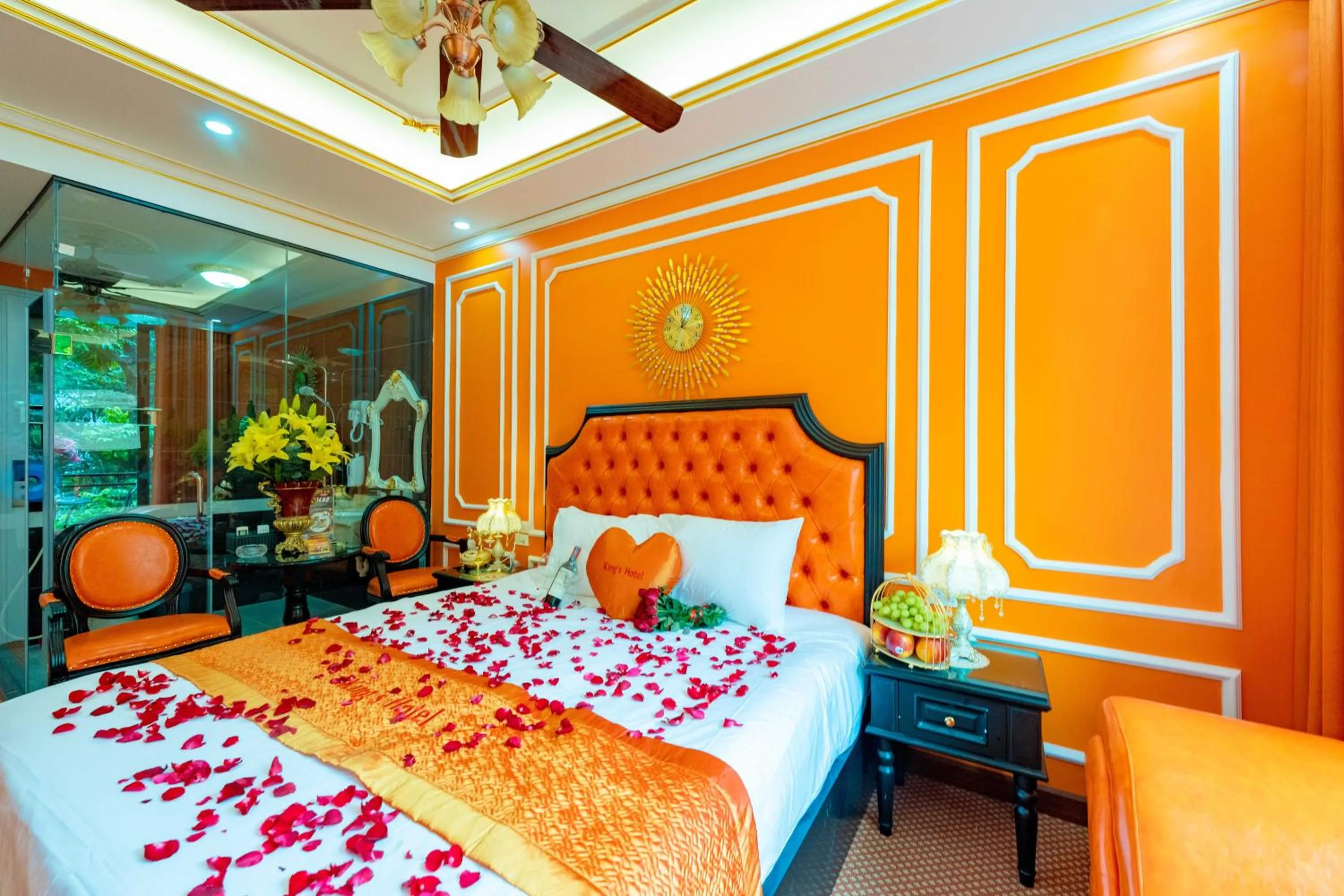 Bed in King's Hotel Linh Đàm 2