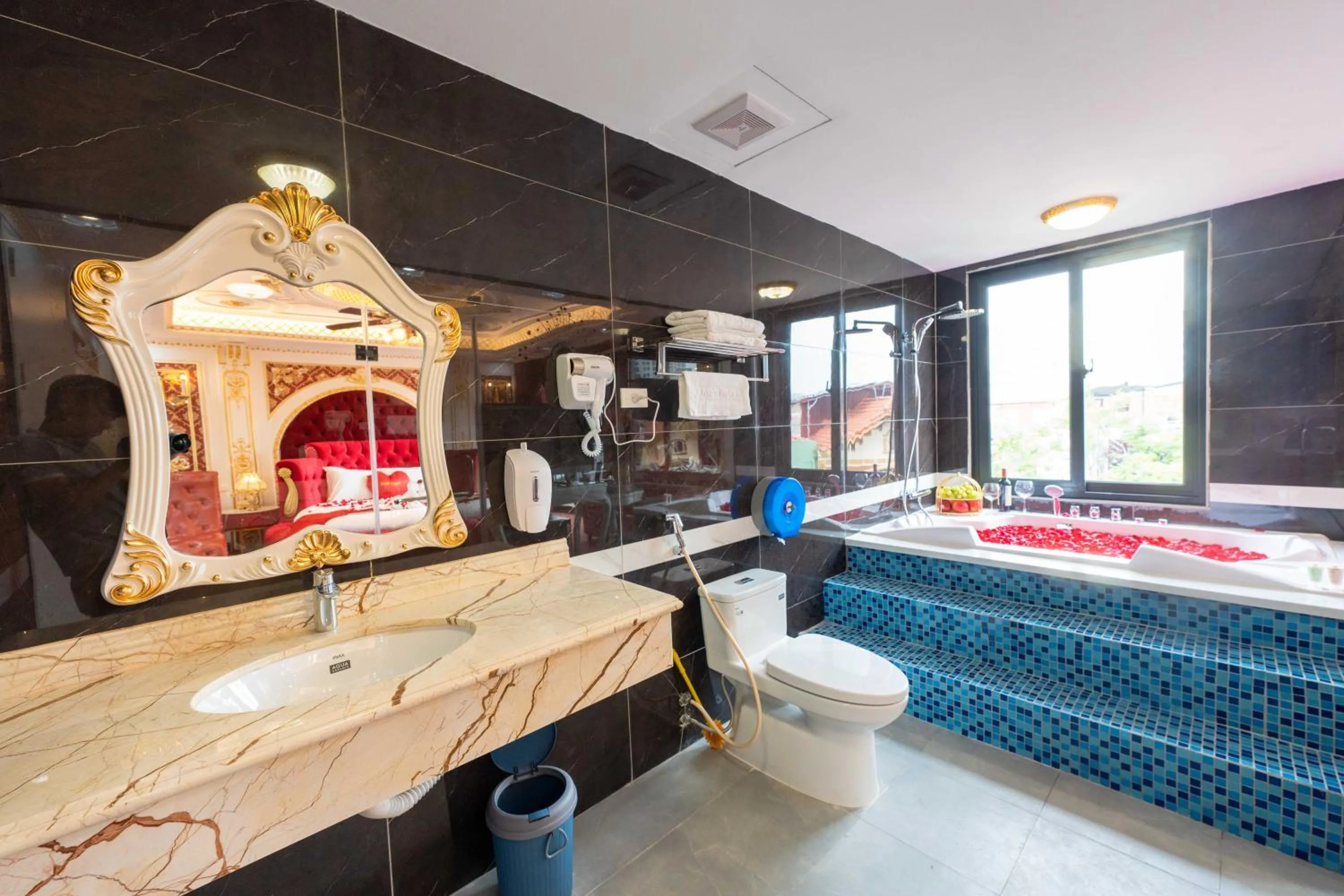 King's Hotel Linh Đàm 2