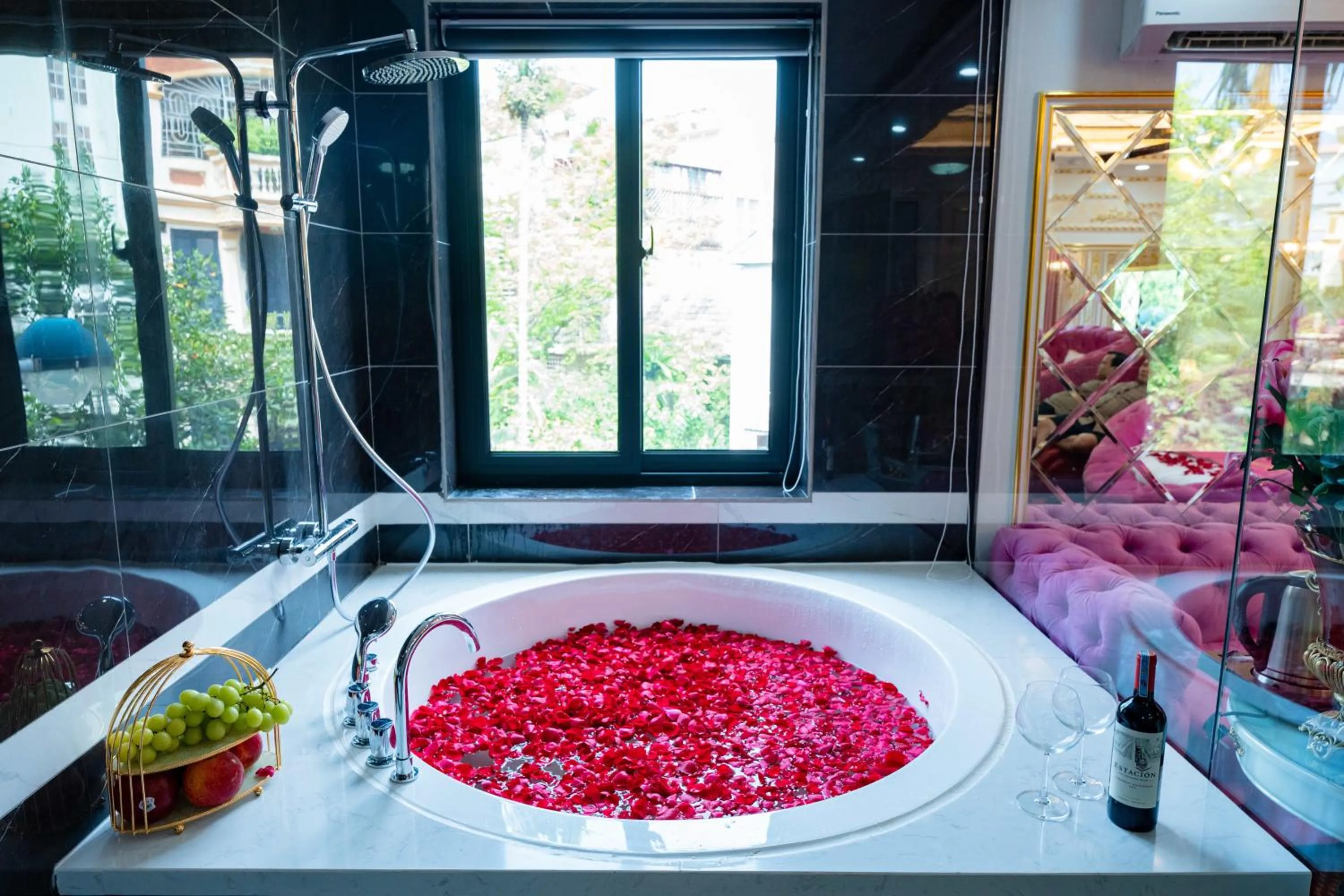 King's Hotel Linh Đàm 2