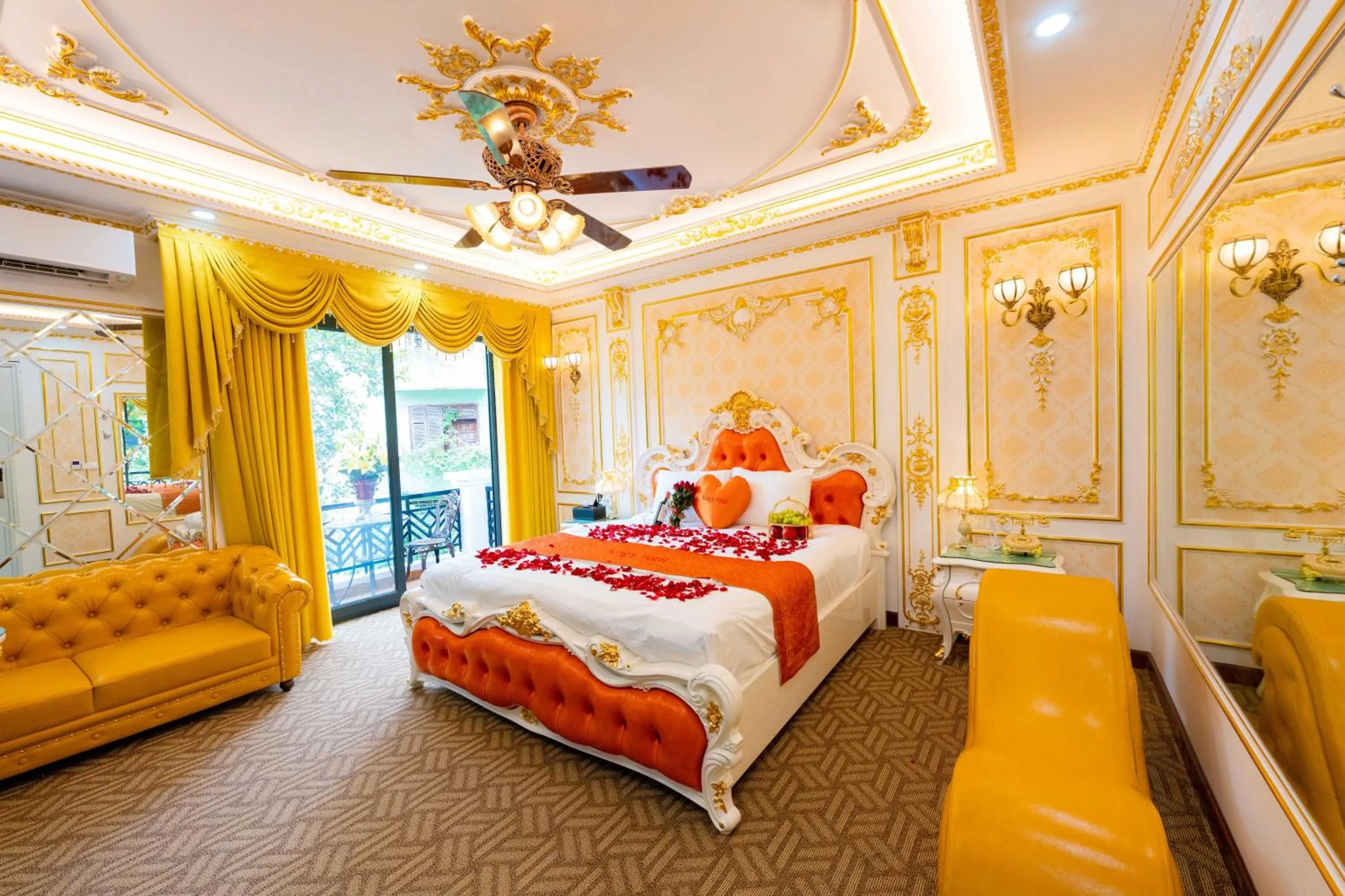 Bed in King's Hotel Linh Đàm 2