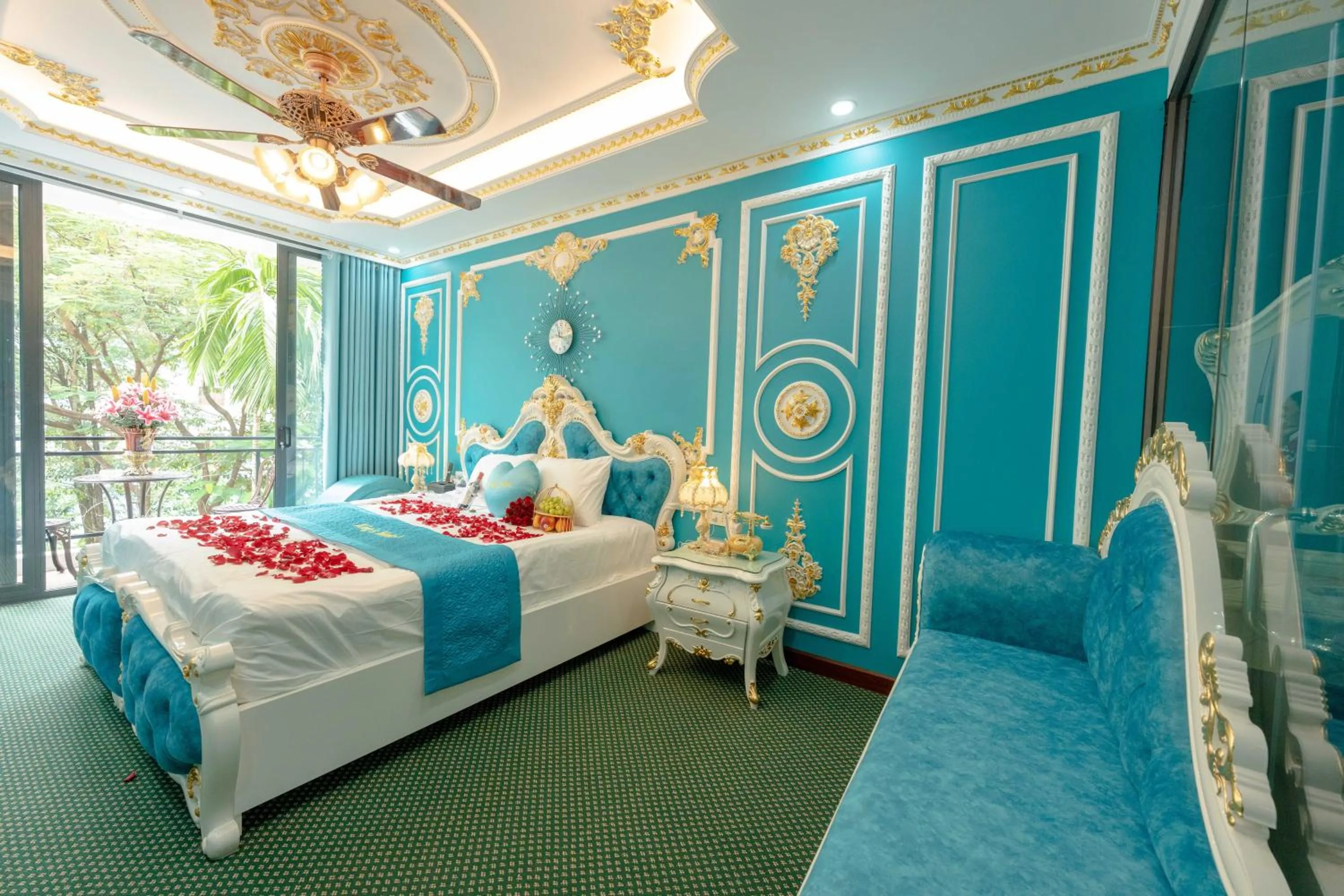 Bed in King's Hotel Linh Đàm 2