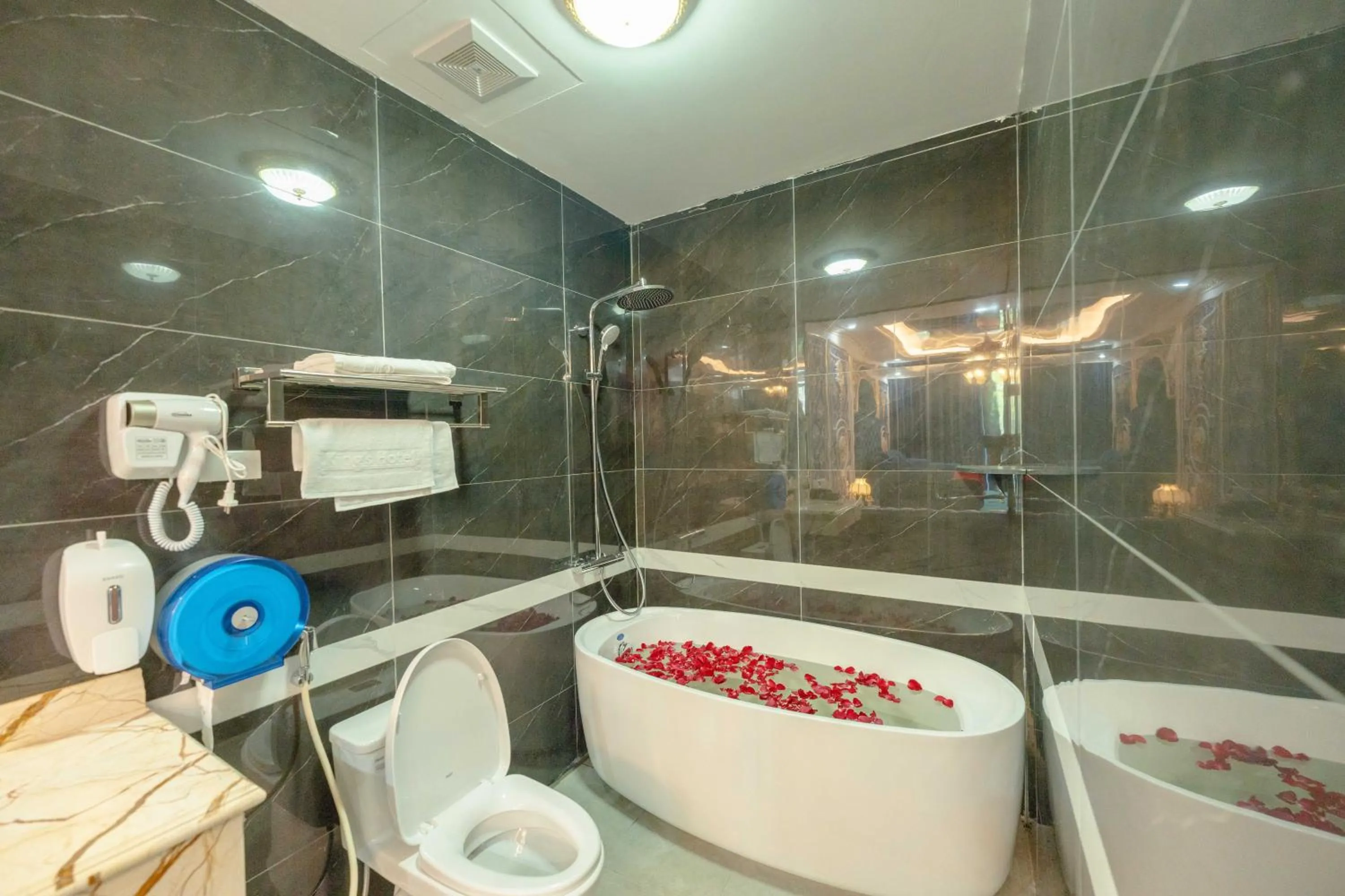 King's Hotel Linh Đàm 2