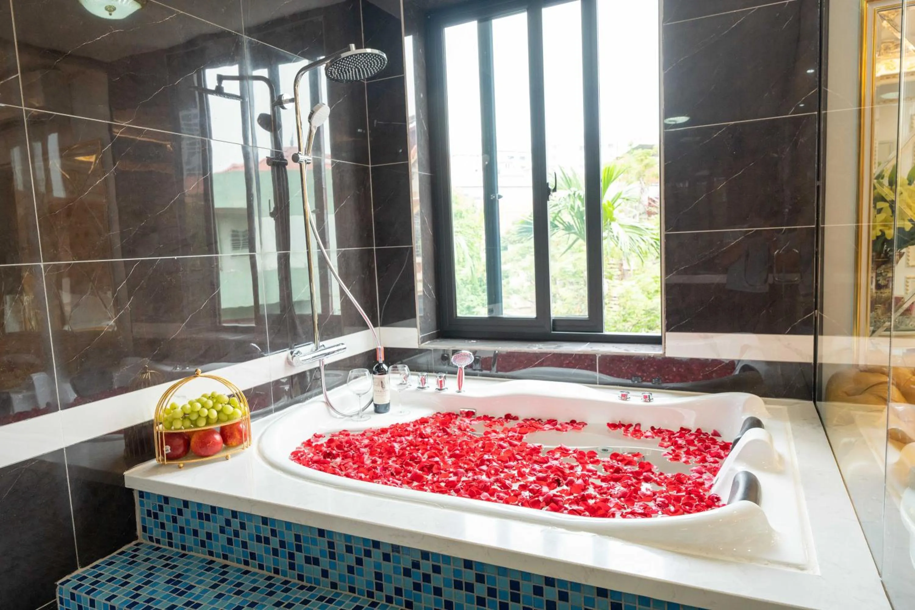 King's Hotel Linh Đàm 2