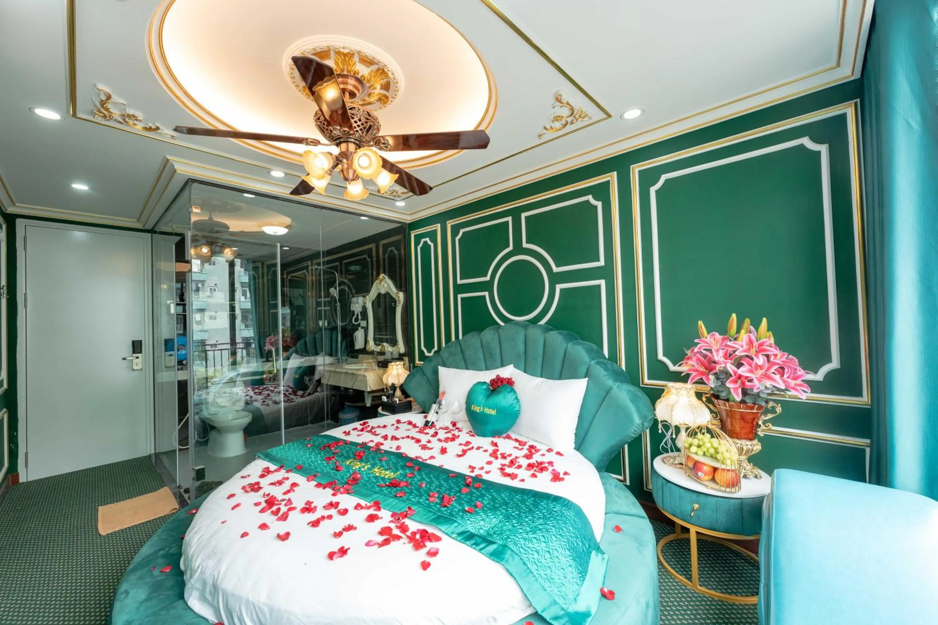 Bed in King's Hotel Linh Đàm 2