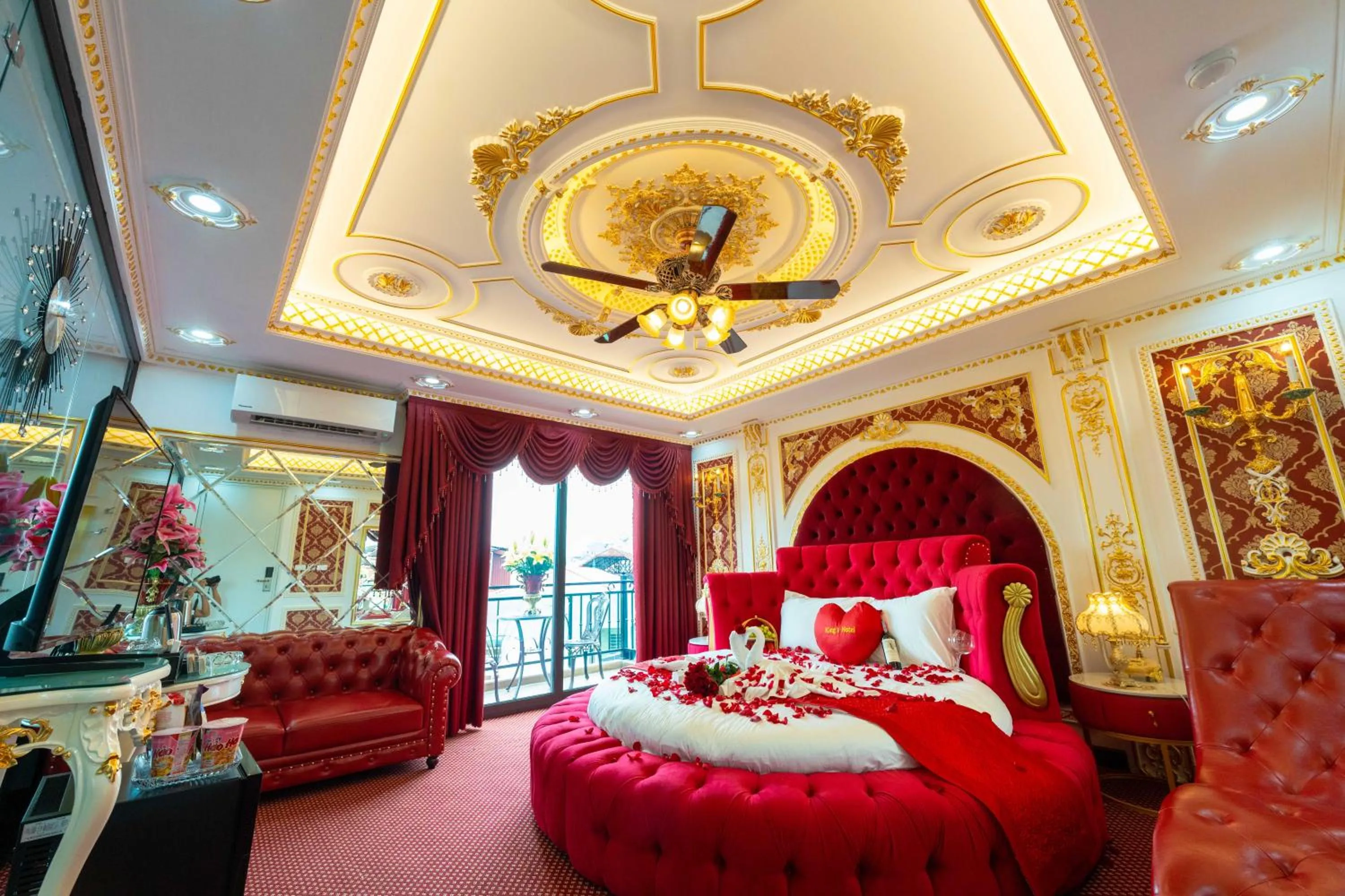 Bed in King's Hotel Linh Đàm 2