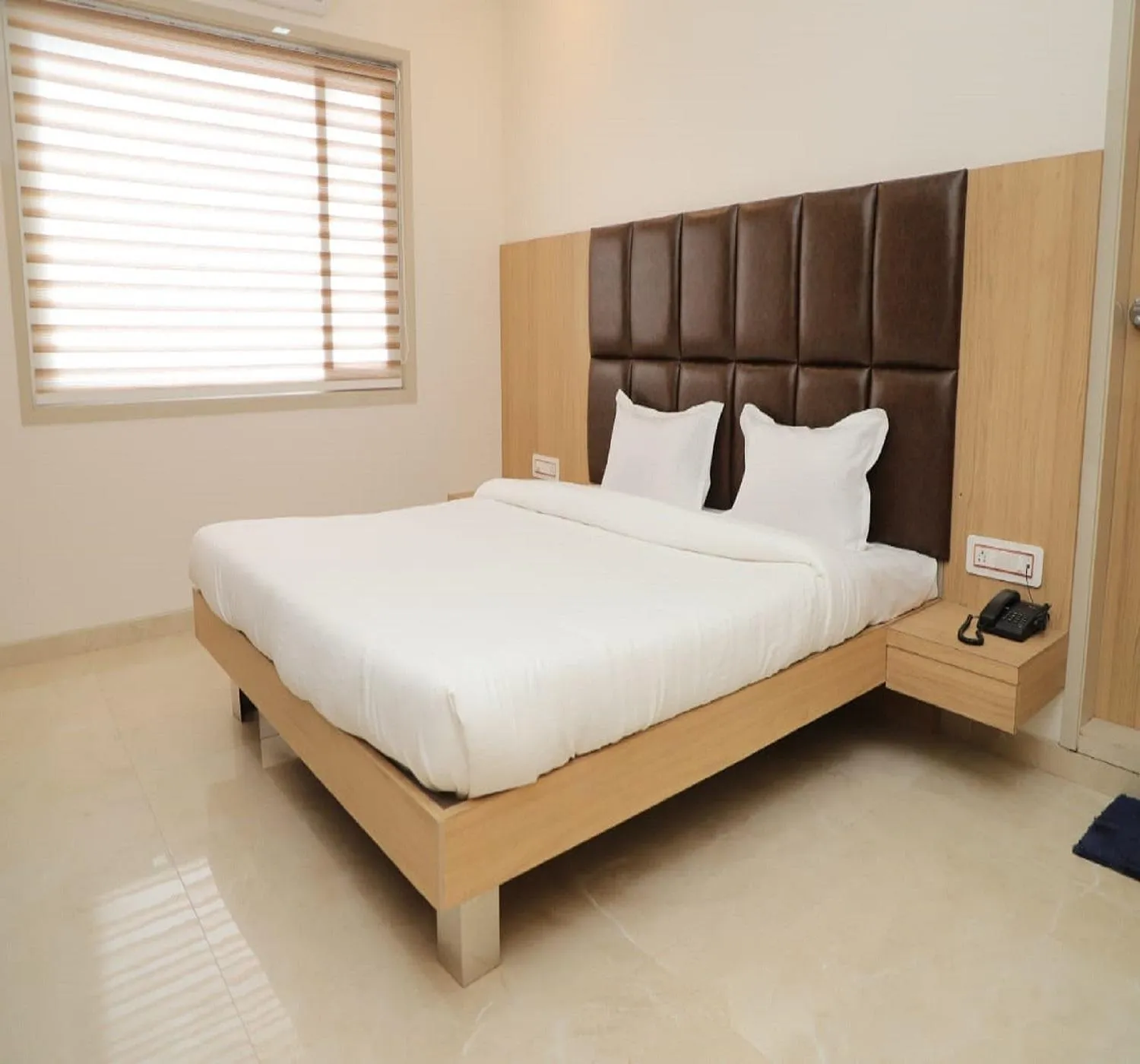 Bed in Hotel Dwarka Palace