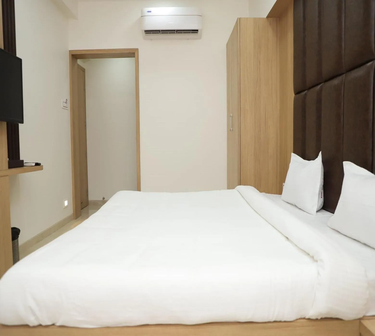 Bedroom, Bed in Hotel Dwarka Palace