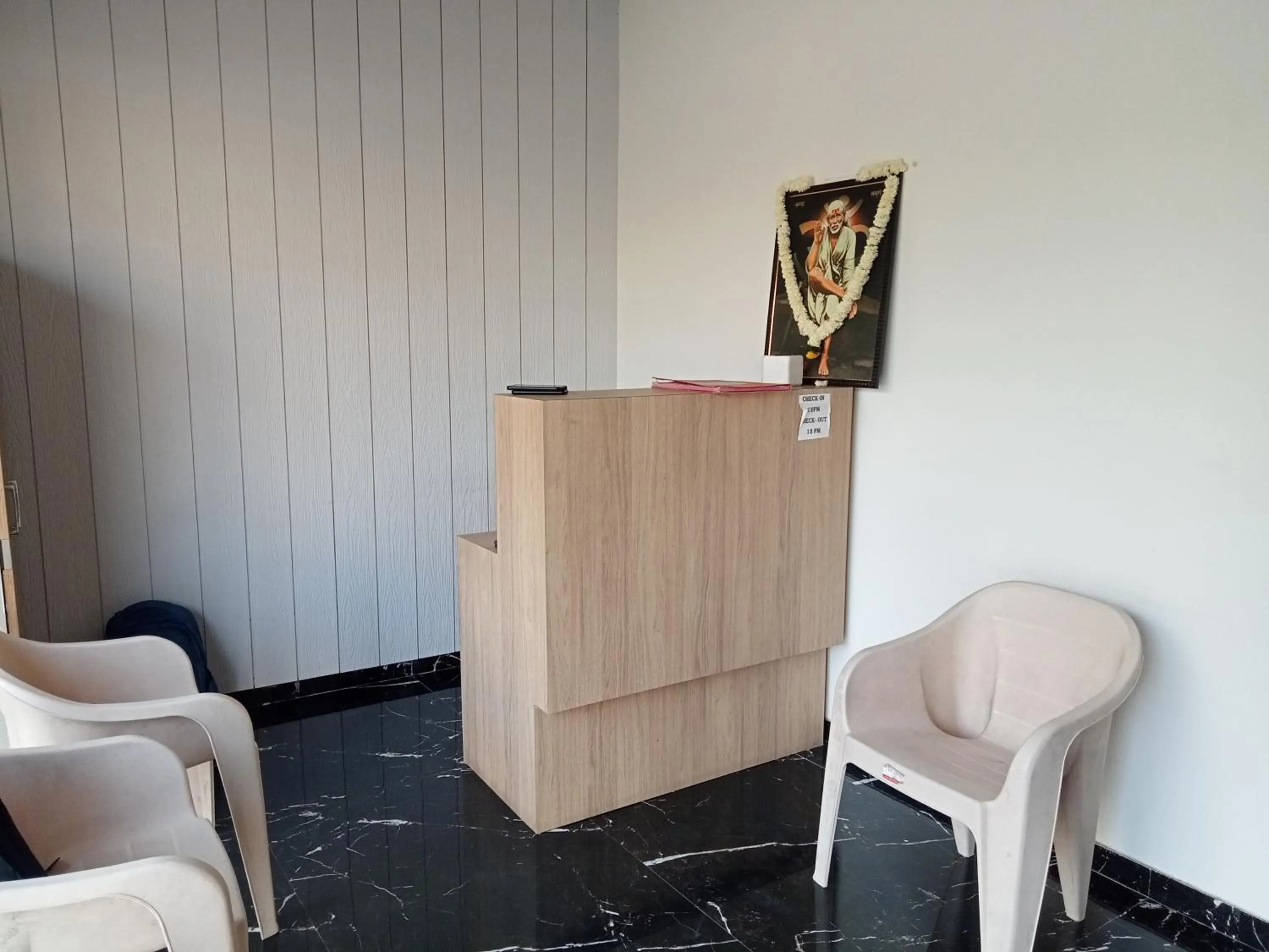 hair dresser in Hotel Dwarka Palace