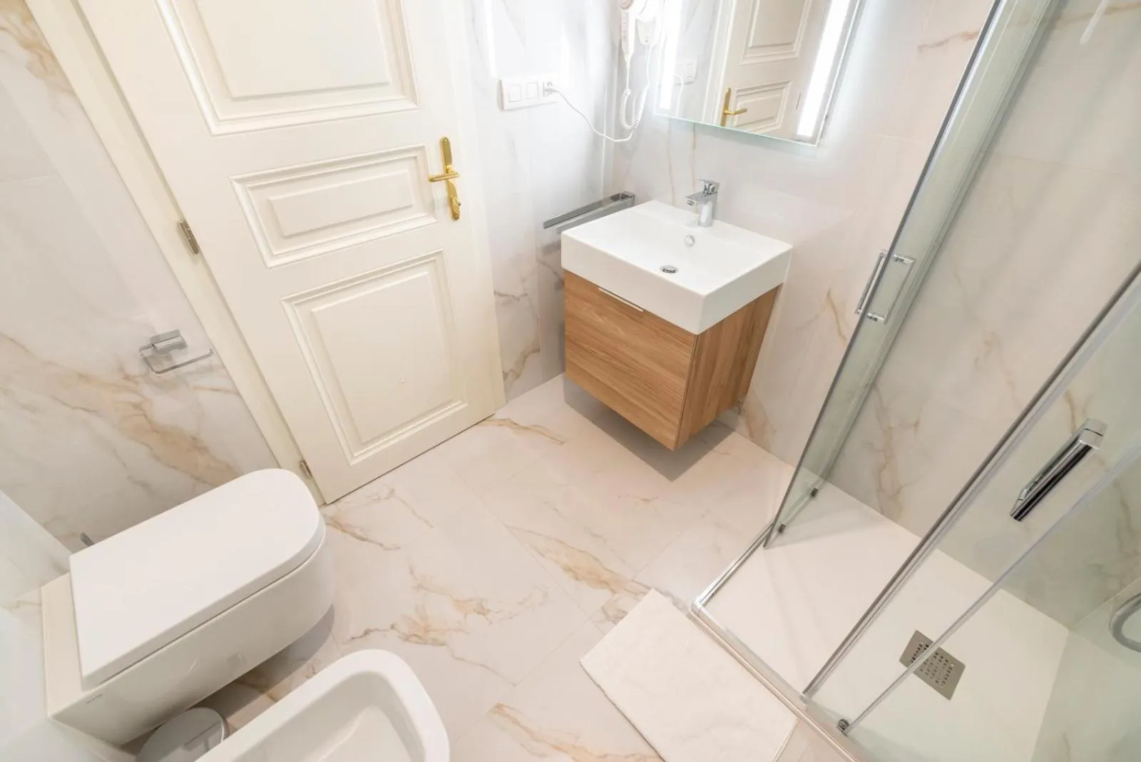 Shower in Petrin Tower Residence