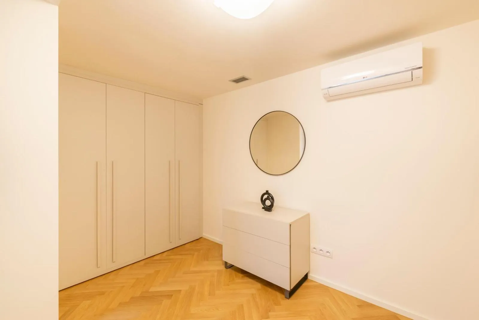 wardrobe in Petrin Tower Residence