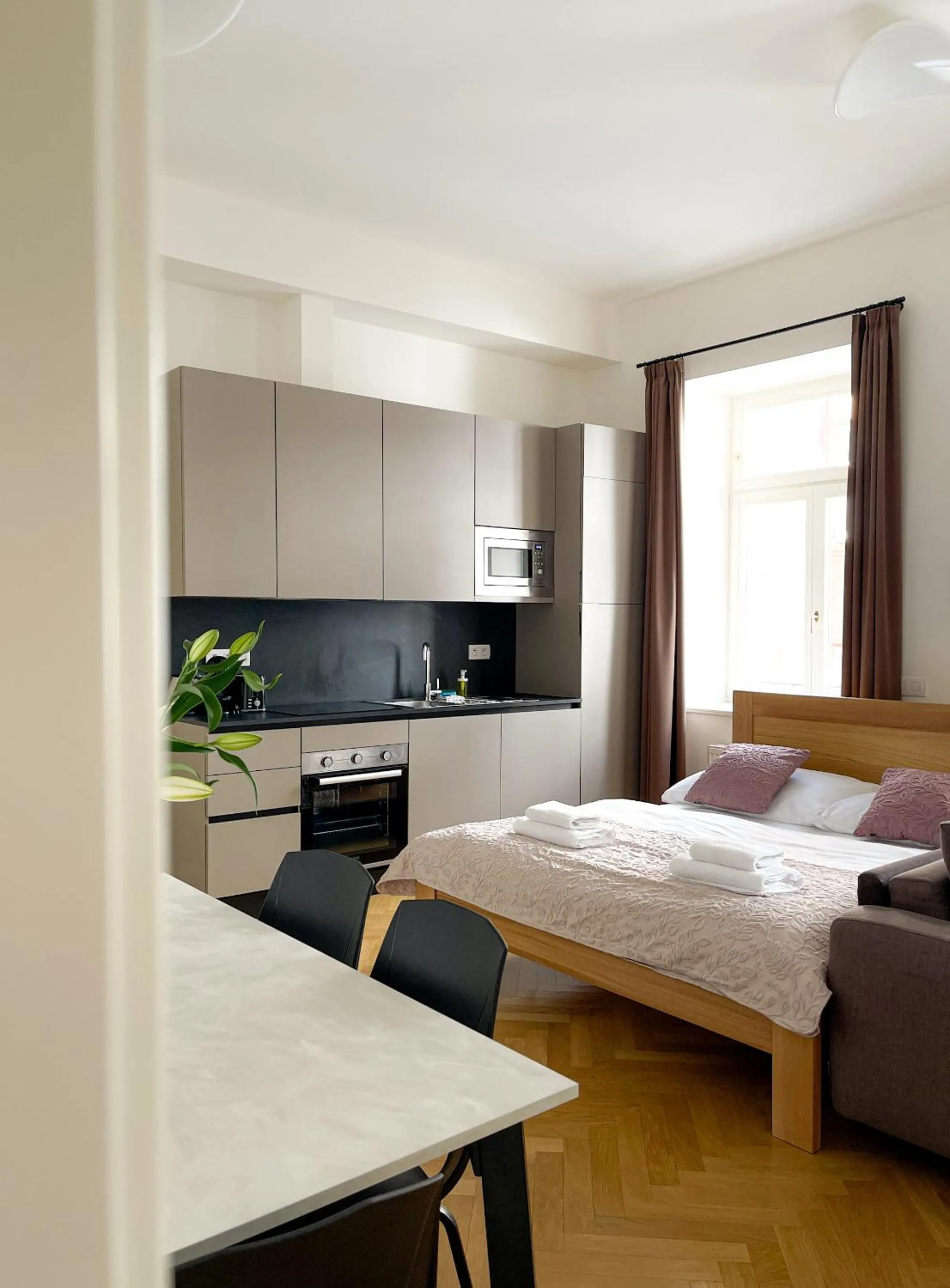 Kitchen or kitchenette, Bed in Petrin Tower Residence