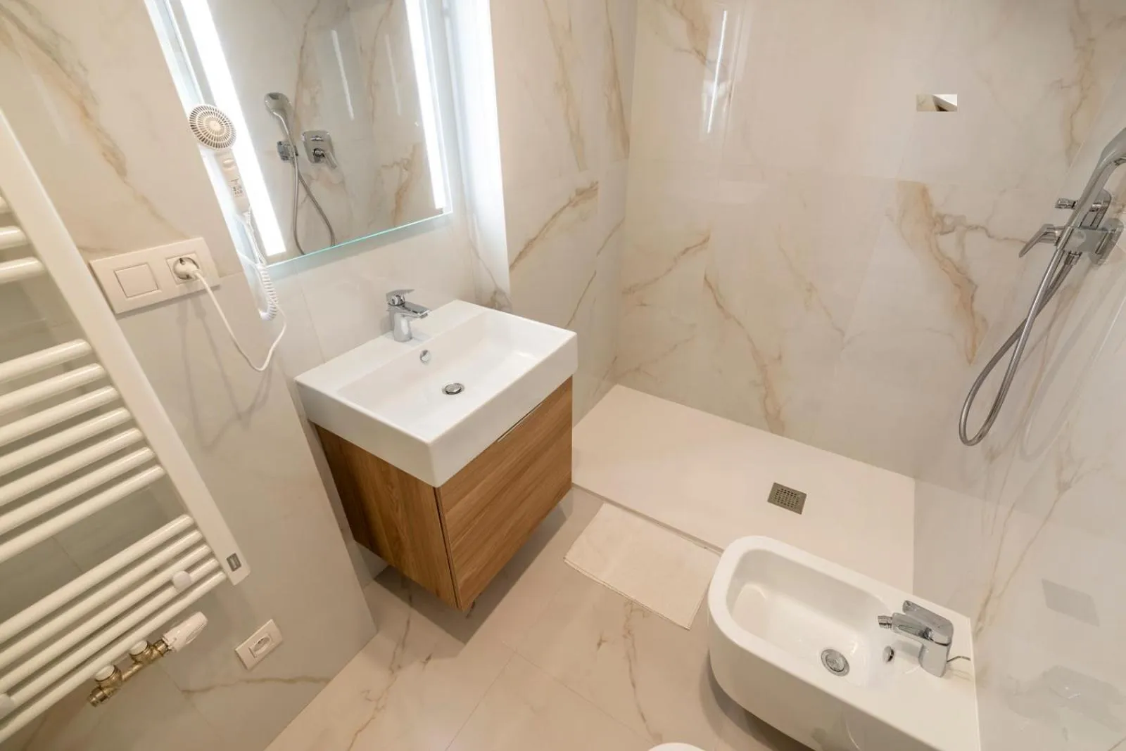 Shower in Petrin Tower Residence