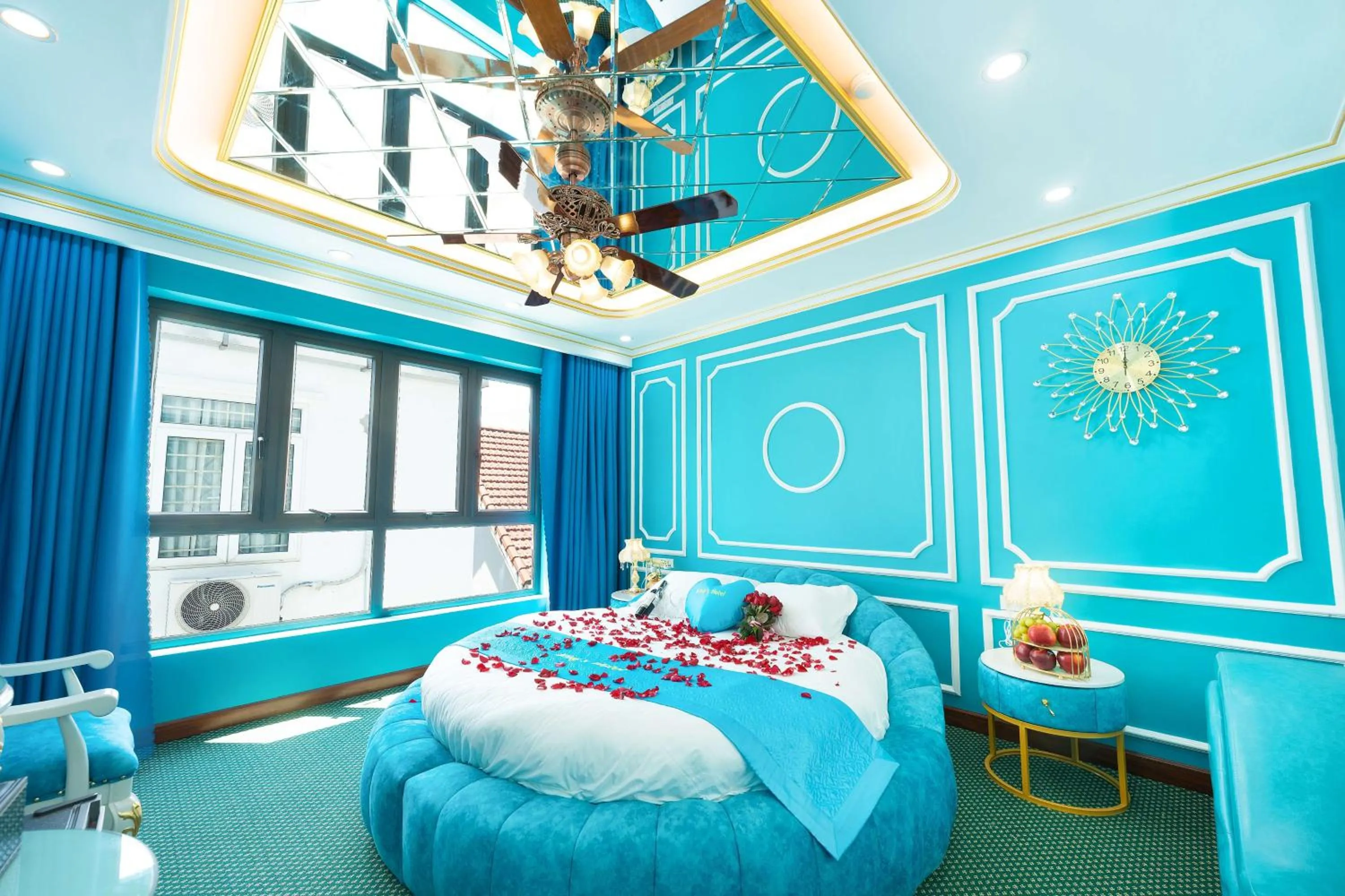 Bed in King's Hotel Linh Đàm 1