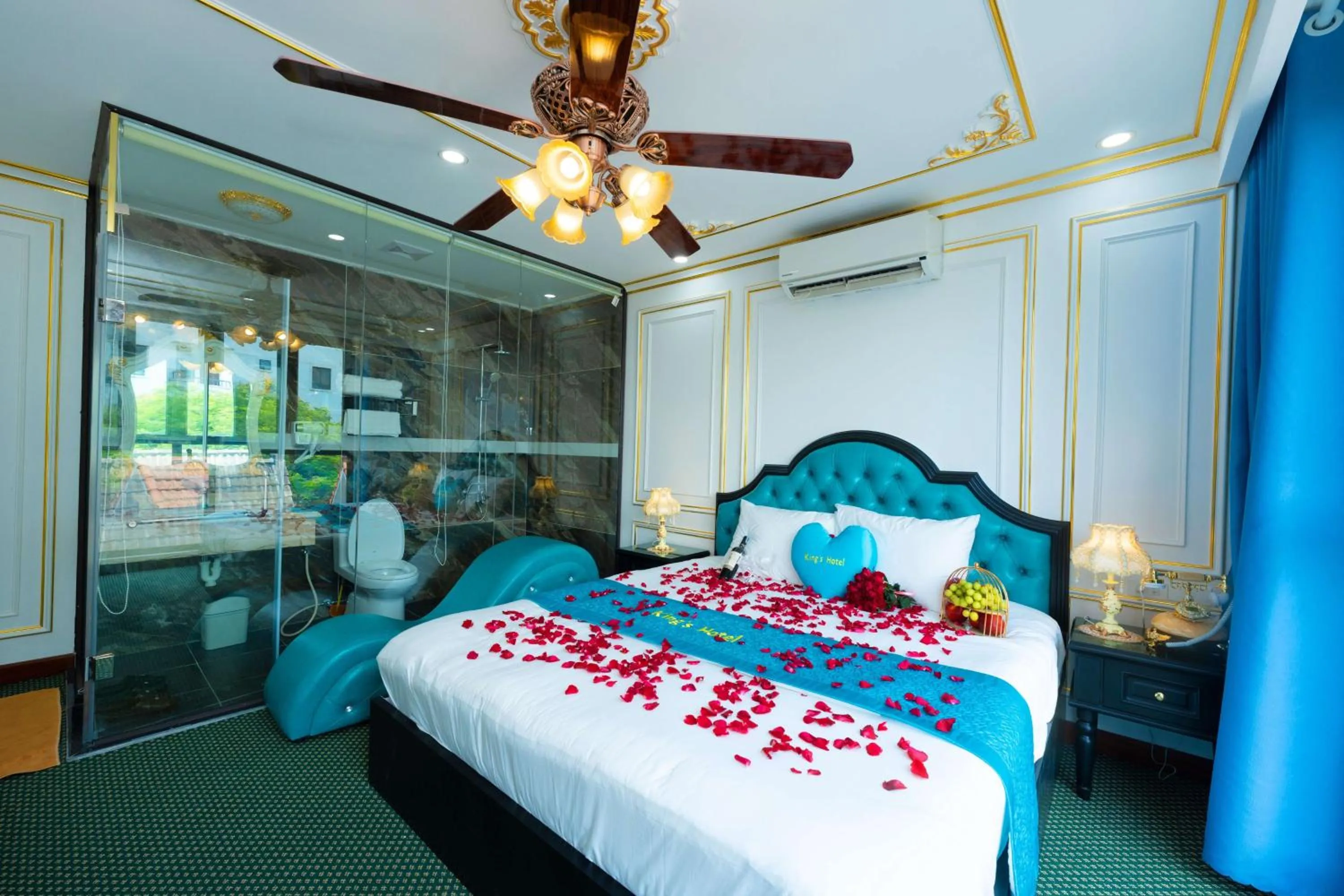 Bed in King's Hotel Linh Đàm 1