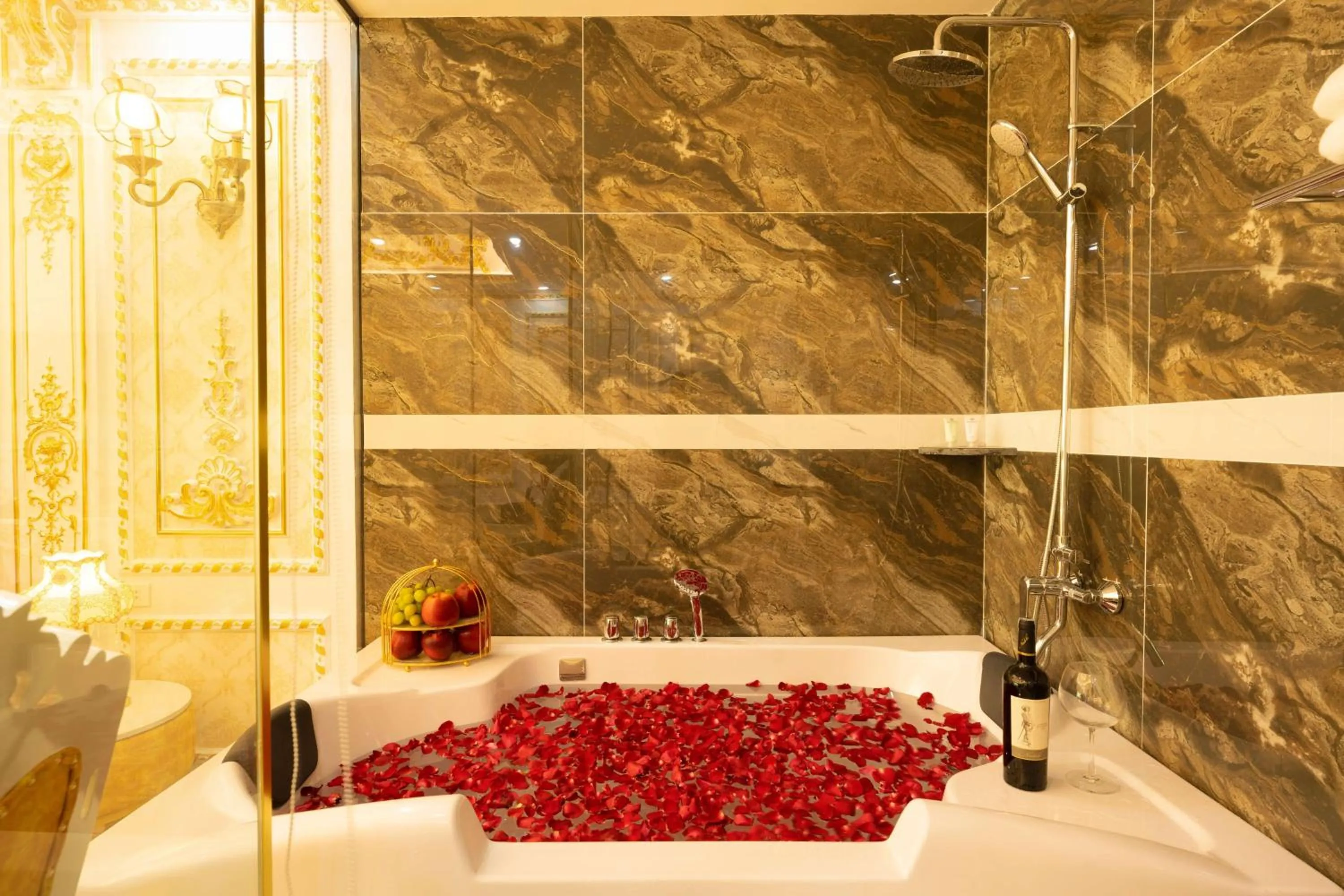 King's Hotel Linh Đàm 1