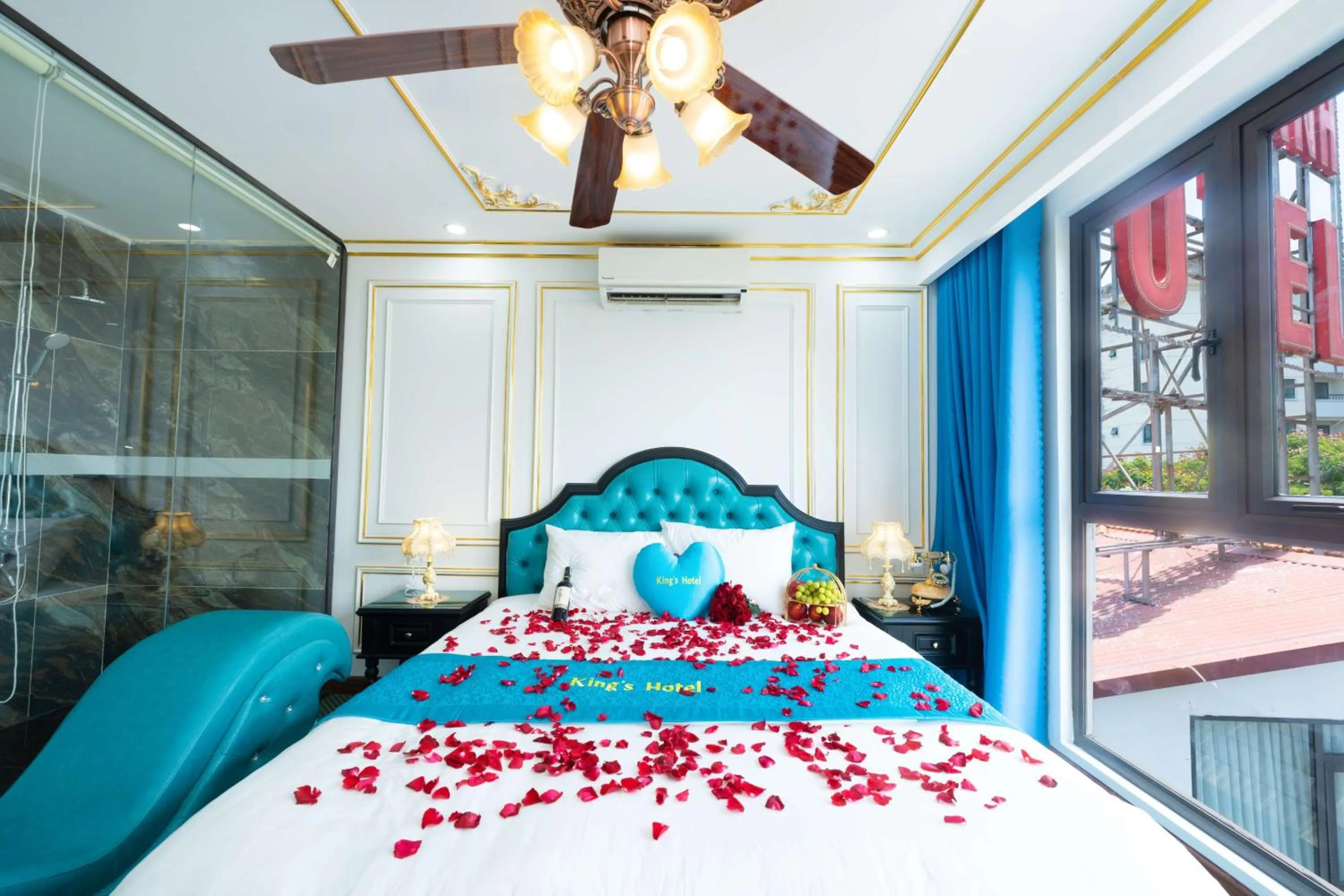 Bed in King's Hotel Linh Đàm 1