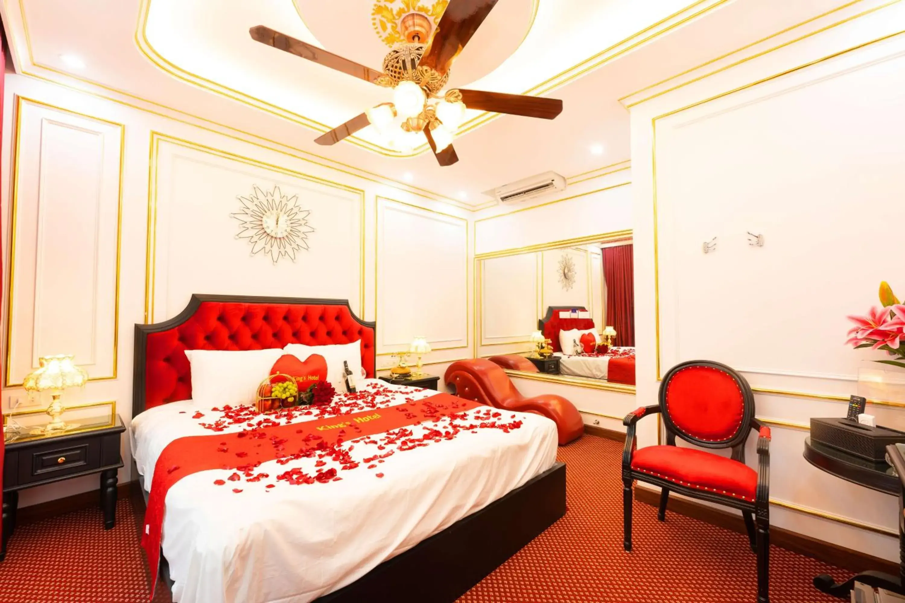 Superior King Room in King's Hotel Linh Đàm 1 Superior King Room in King's Hotel Linh Đàm 1