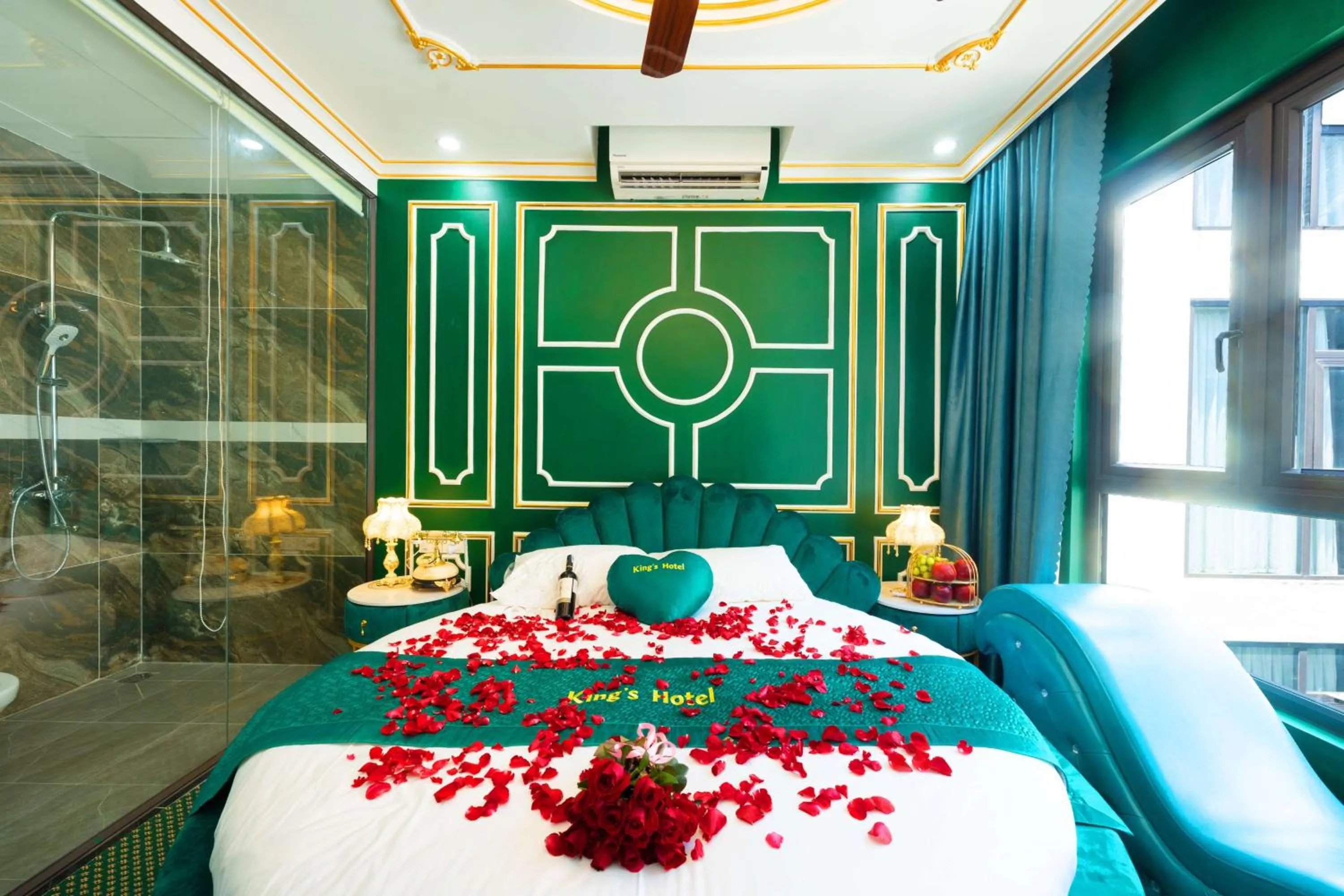 Bed in King's Hotel Linh Đàm 1