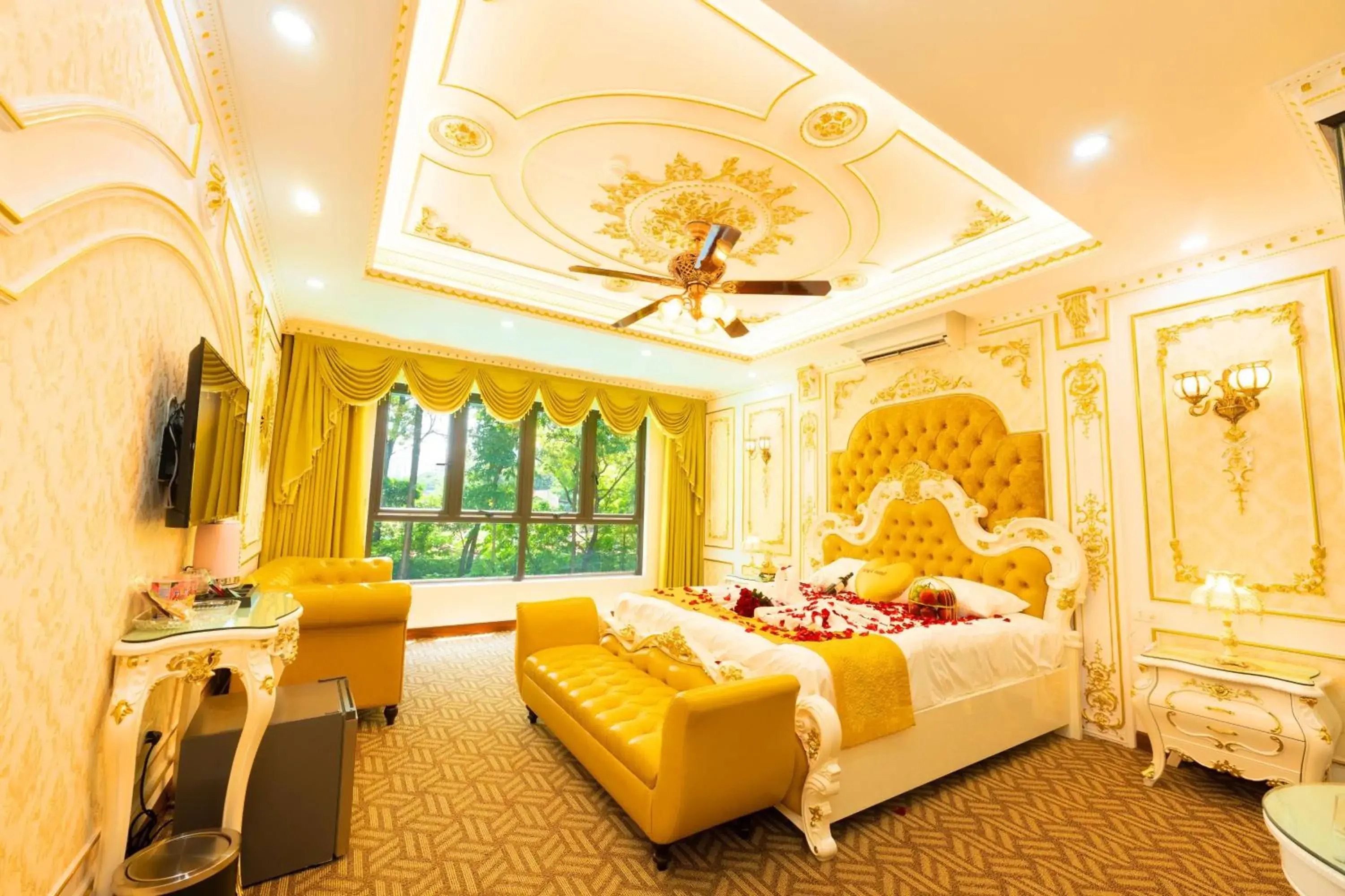 Double Room with Spa Bath in King's Hotel Linh Đàm 1 Double Room with Spa Bath in King's Hotel Linh Đàm 1