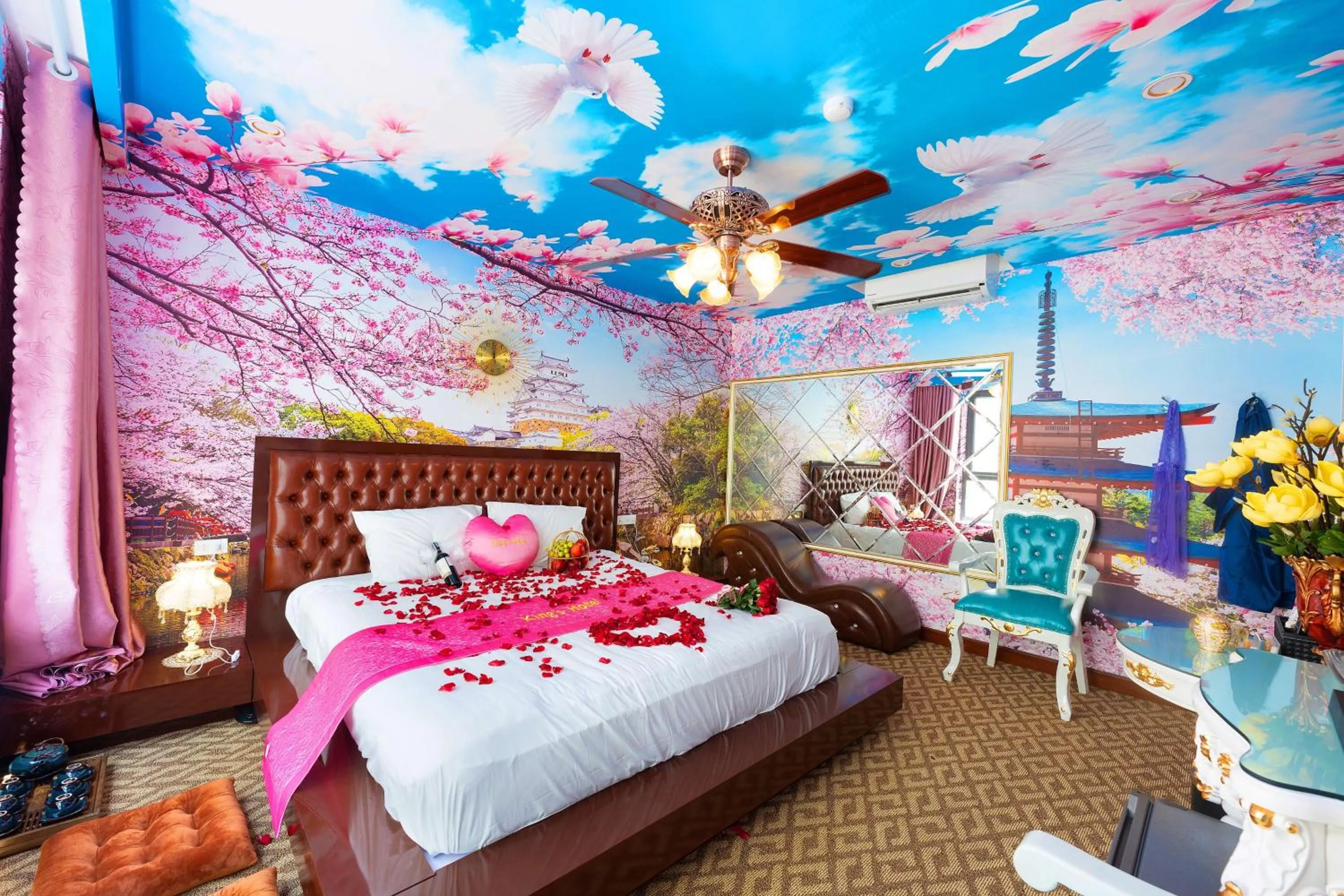 Bed in King's Hotel Linh Đàm 1