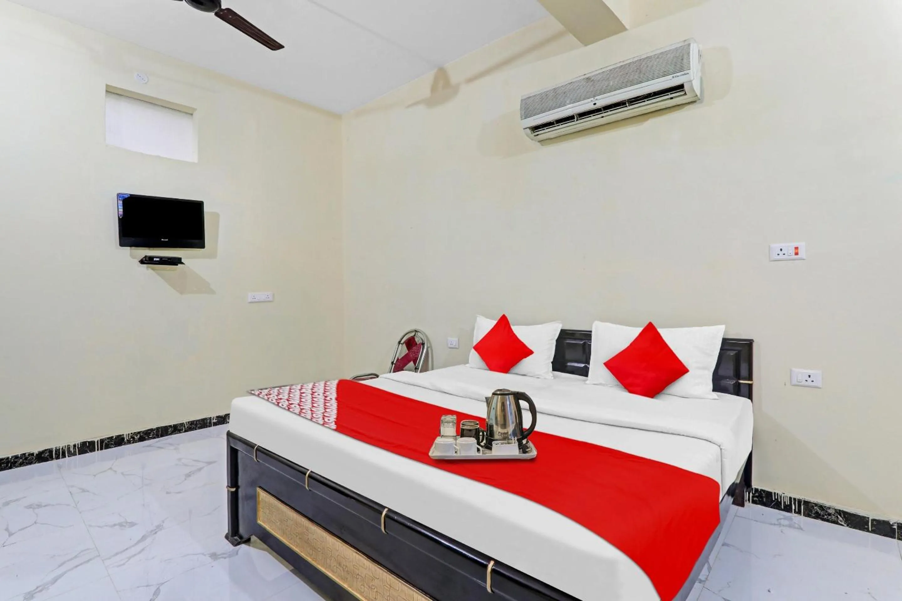 Bedroom, Bed in Hotel O by OYO Sunrise Inn