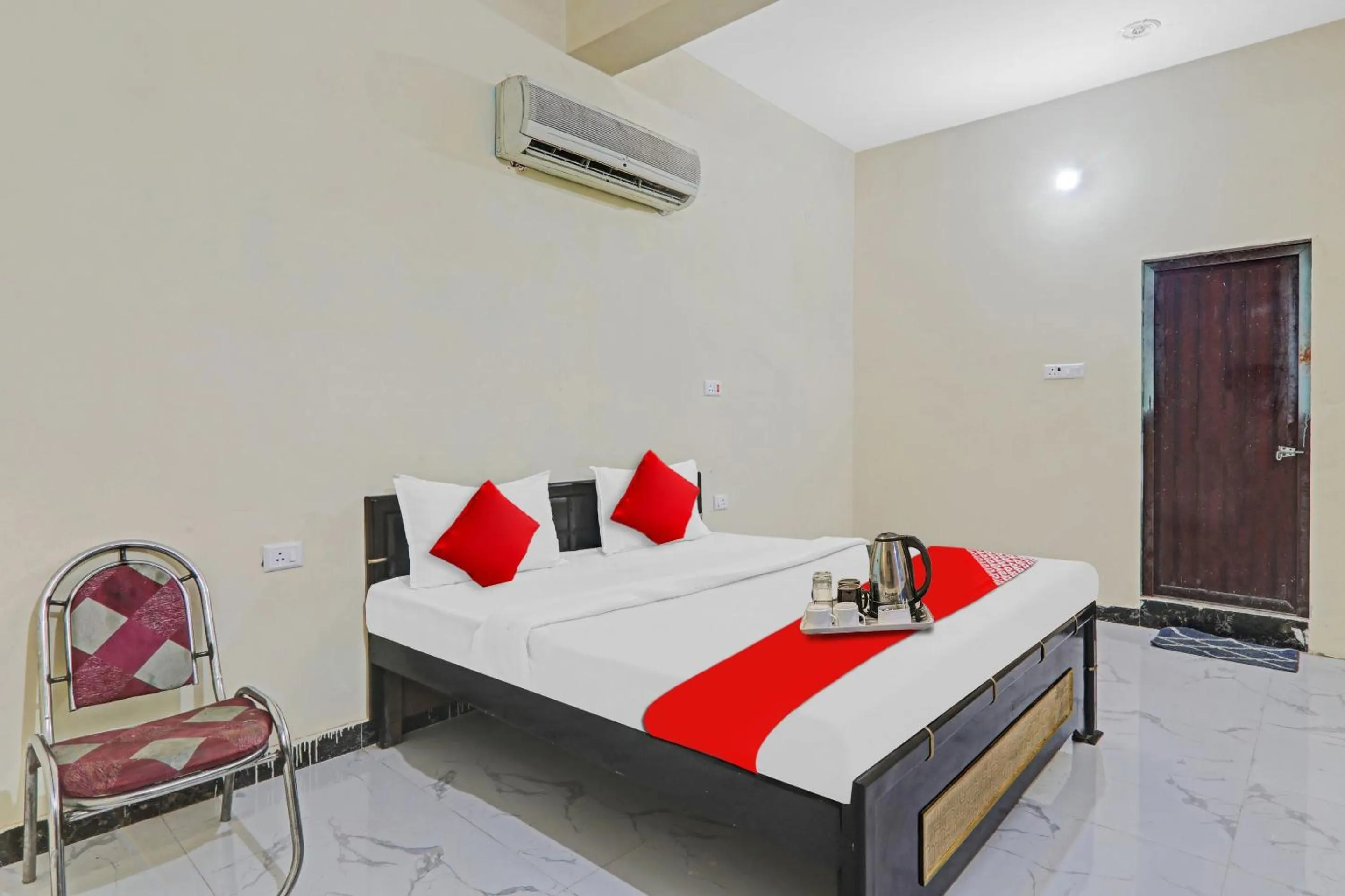 Bedroom, Bed in Hotel O by OYO Sunrise Inn