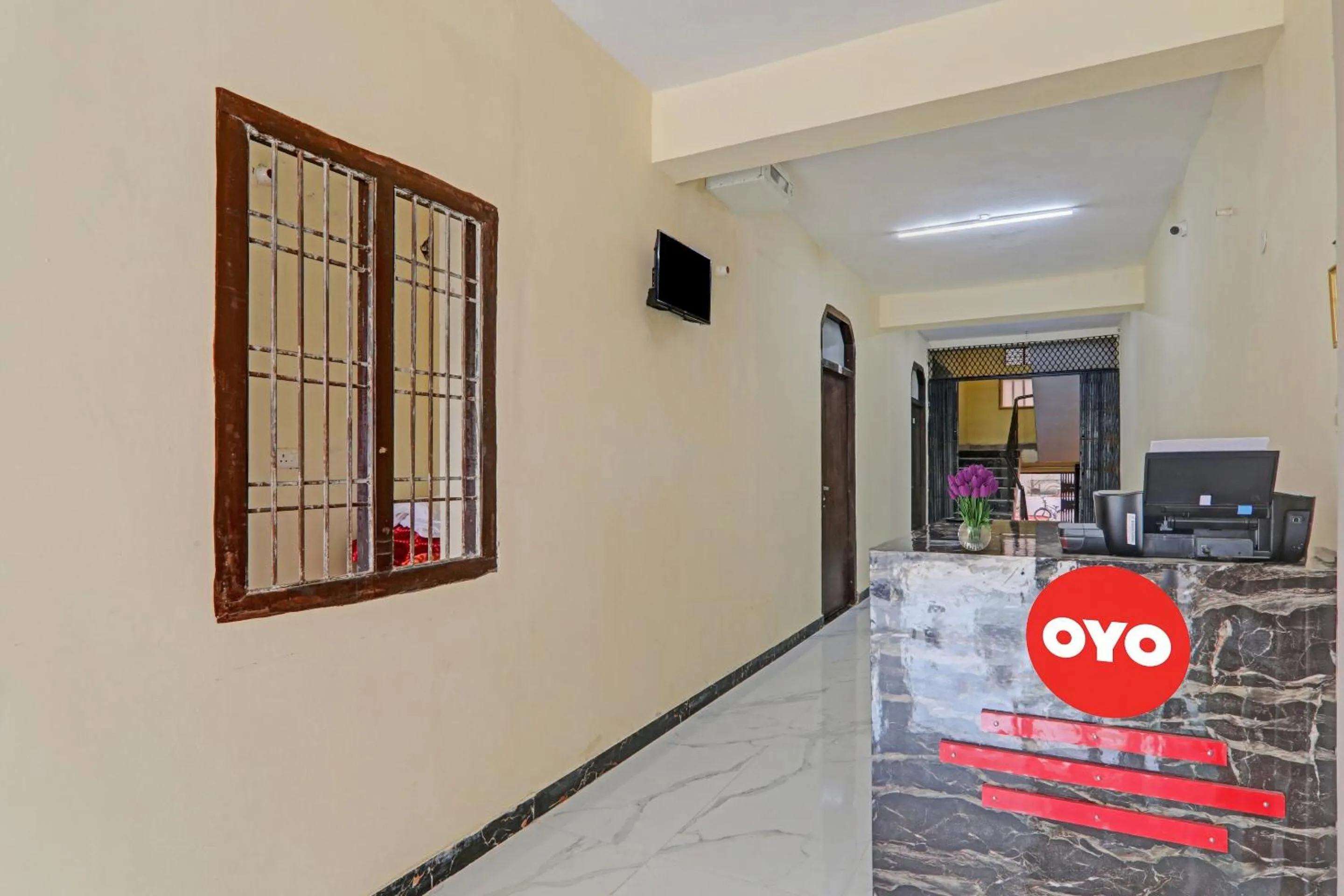 Lobby or reception in Hotel O by OYO Sunrise Inn