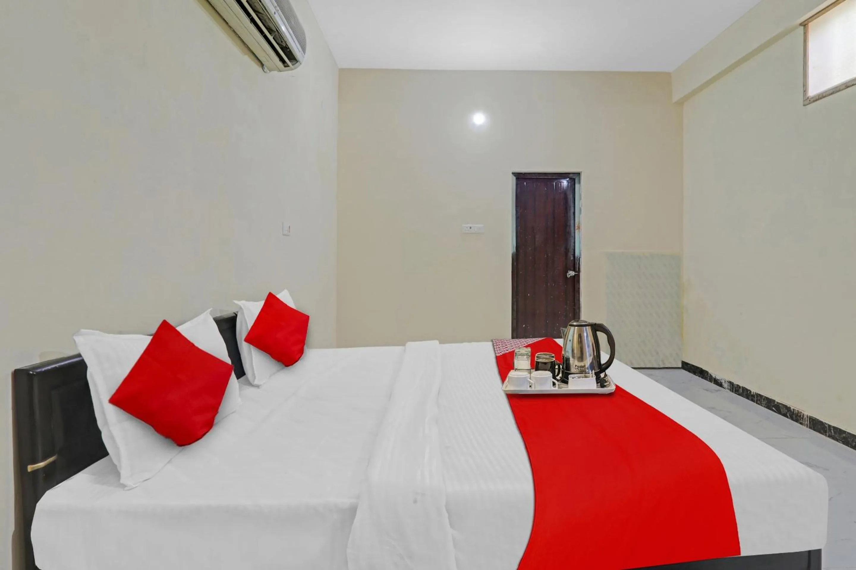Bedroom, Bed in Hotel O by OYO Sunrise Inn