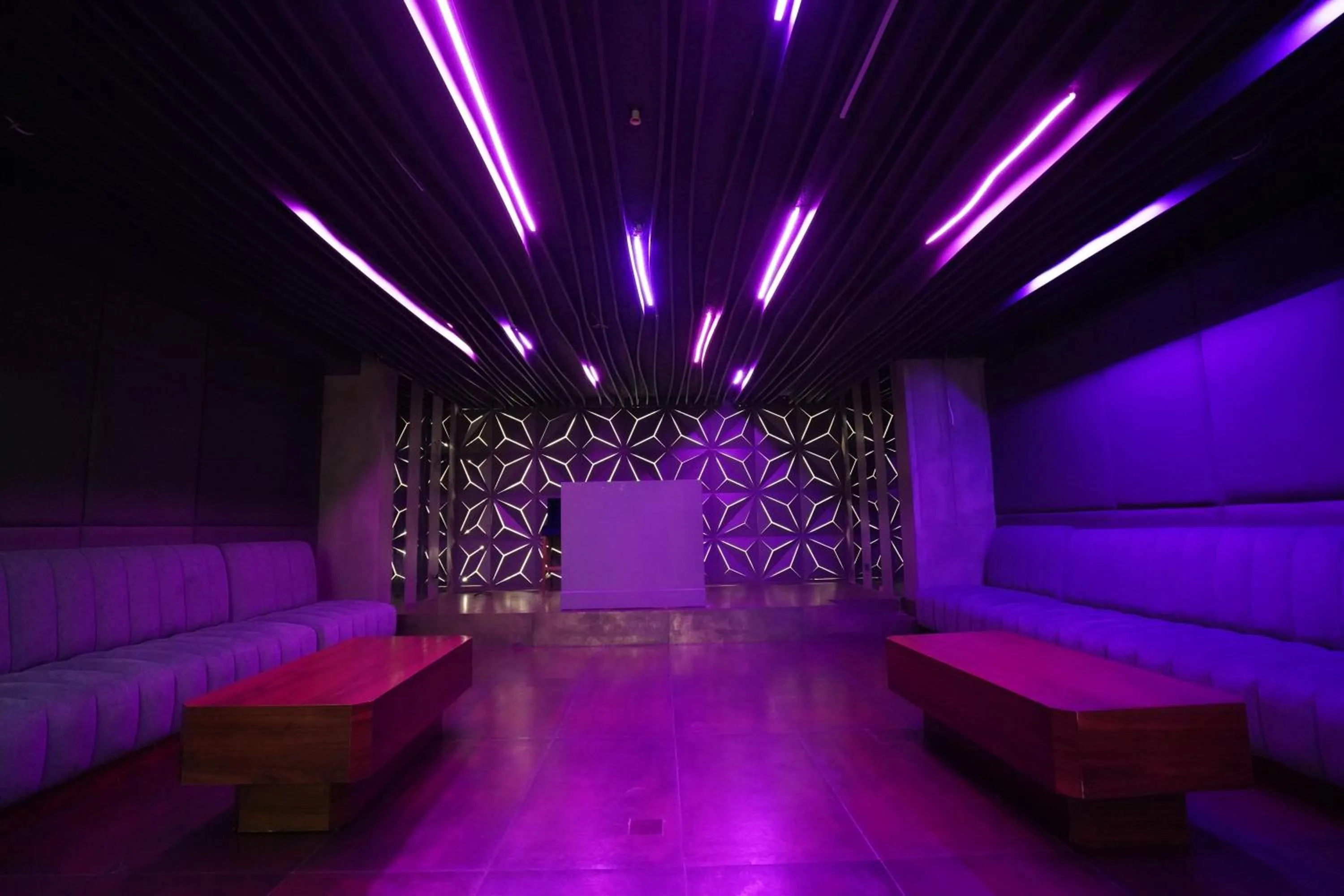 Nightclub / DJ in Heaven Prestige Hotel