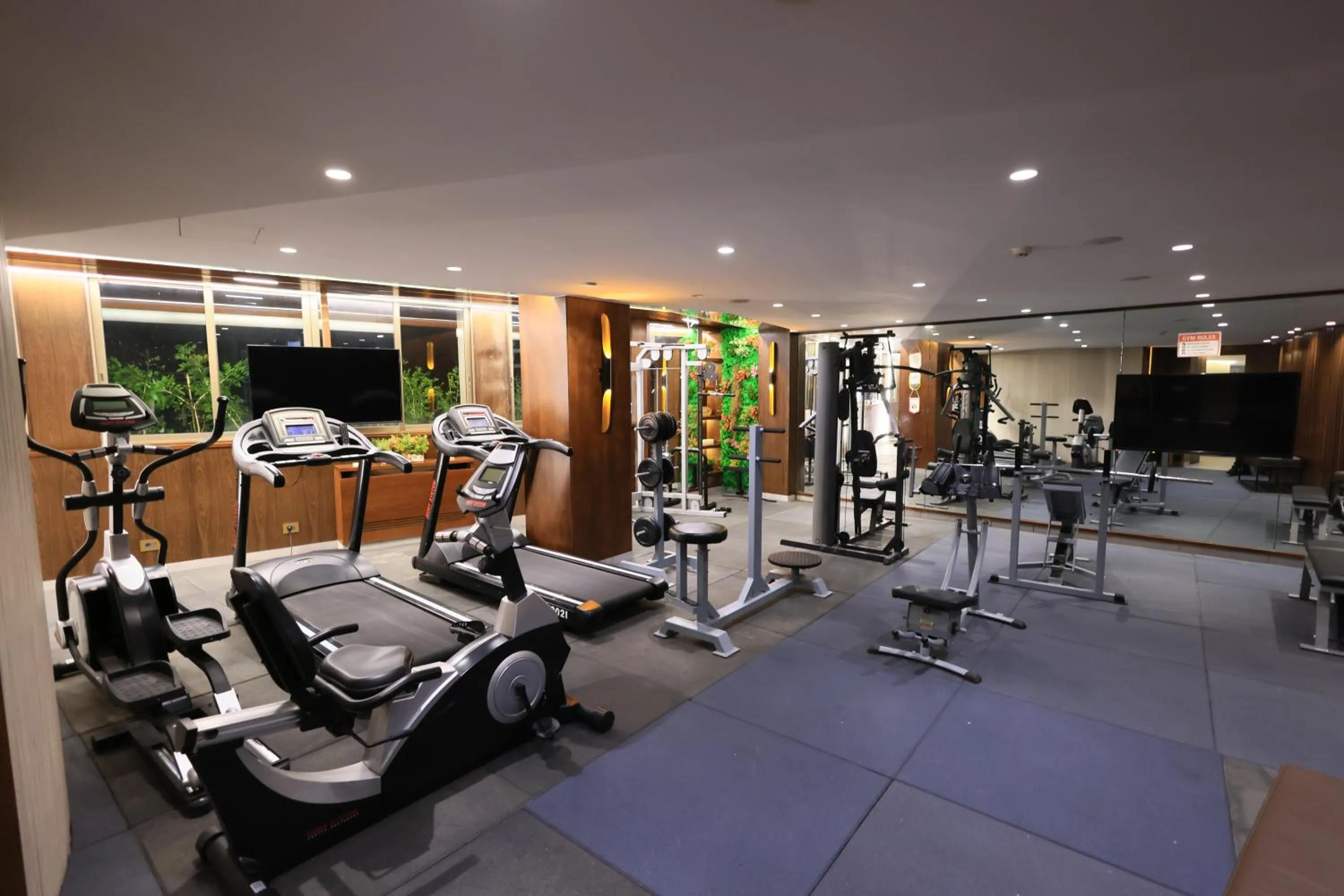 Fitness centre/facilities in Heaven Prestige Hotel