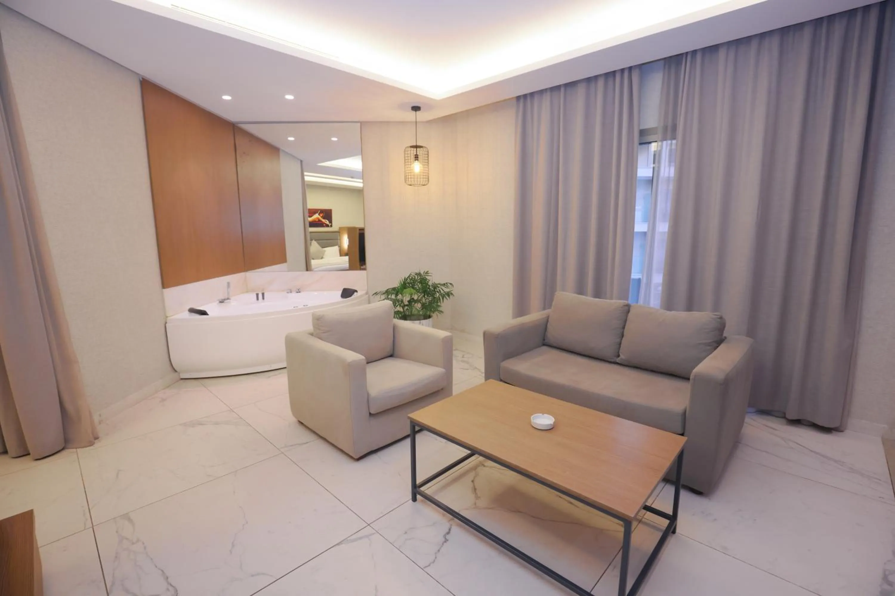 Hot Tub, Bed in Heaven Prestige Hotel