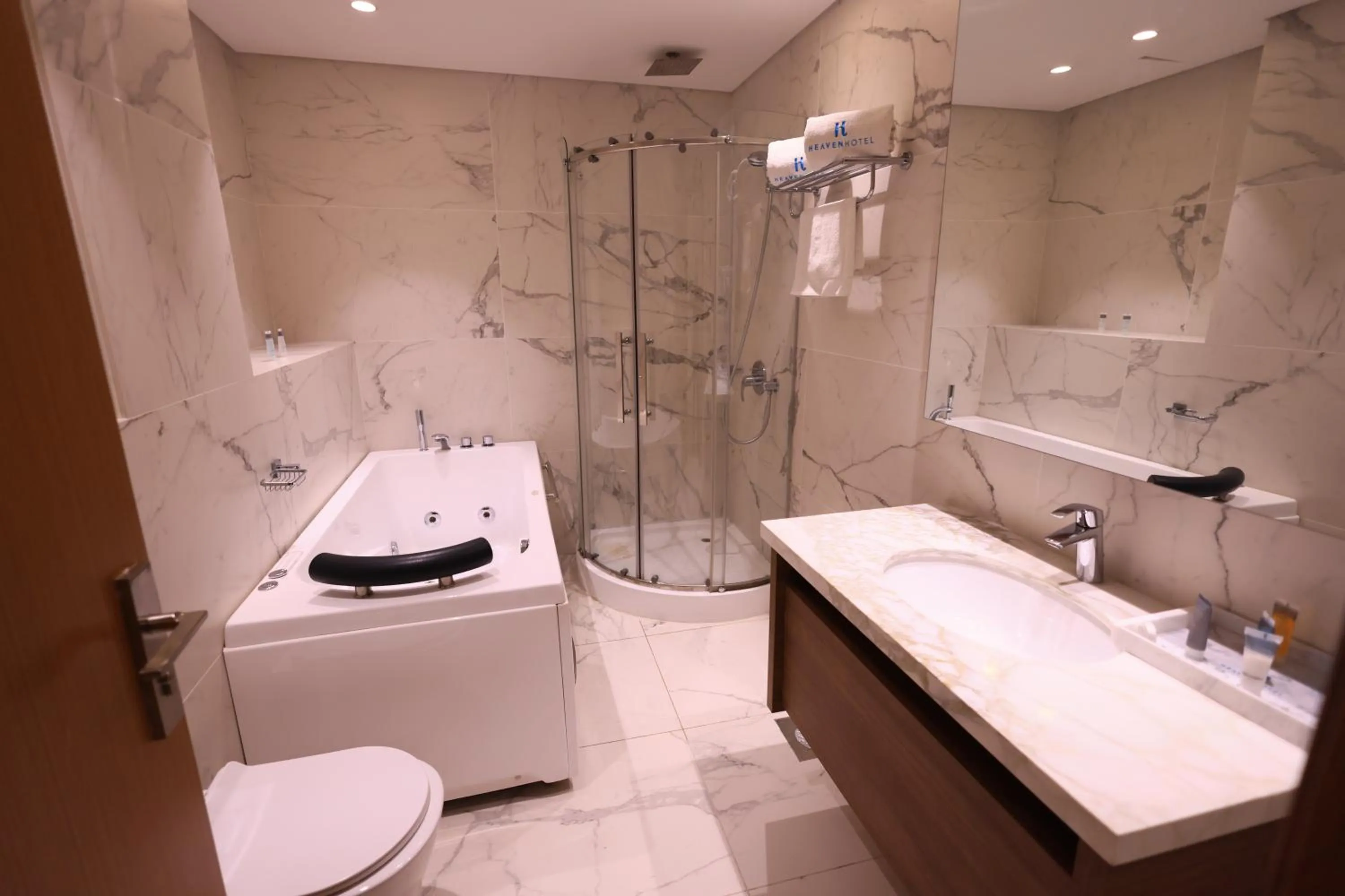 Shower in Heaven Prestige Hotel