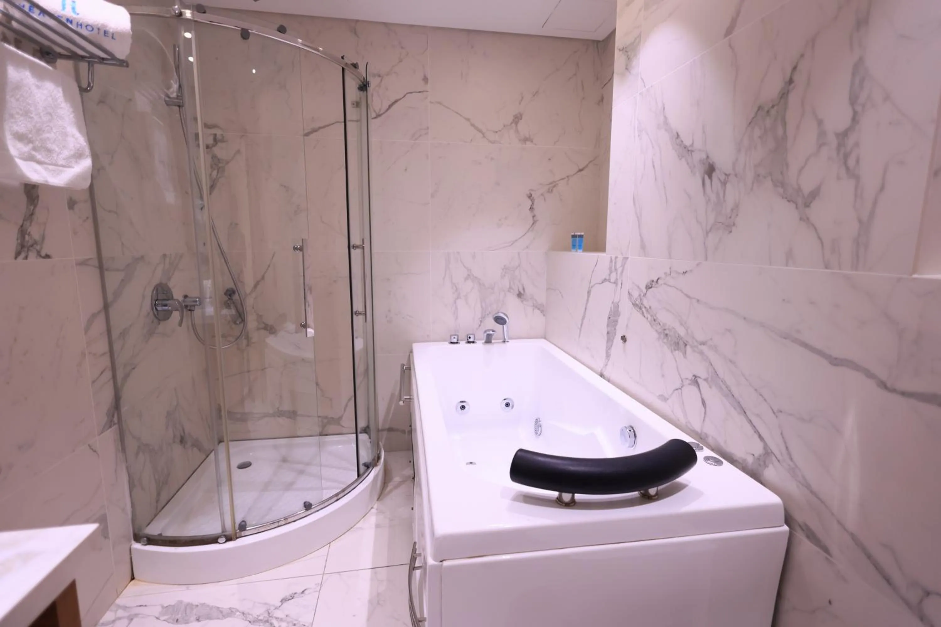 Shower in Heaven Prestige Hotel