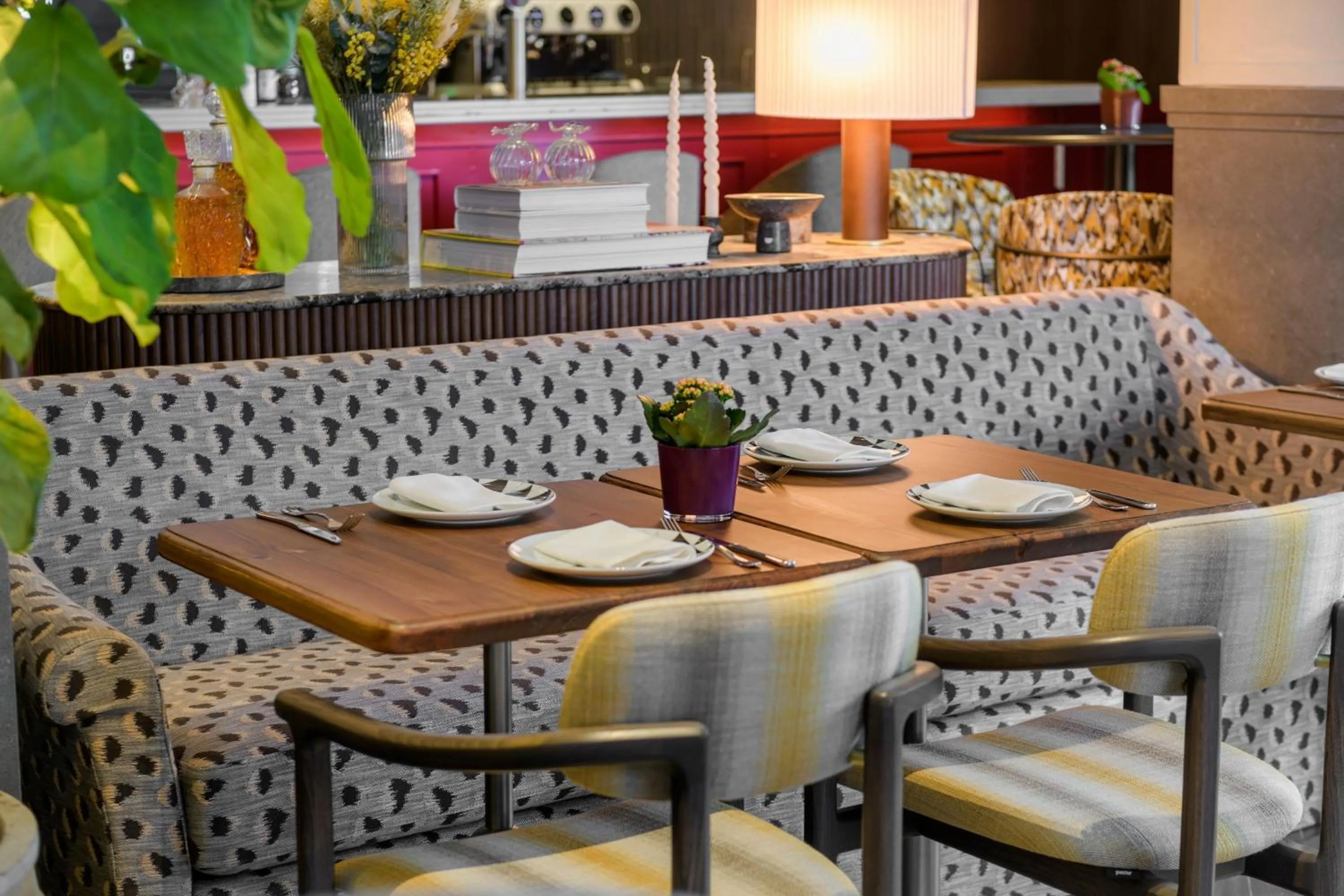 Lounge or bar in The Westin Madrid Cuzco