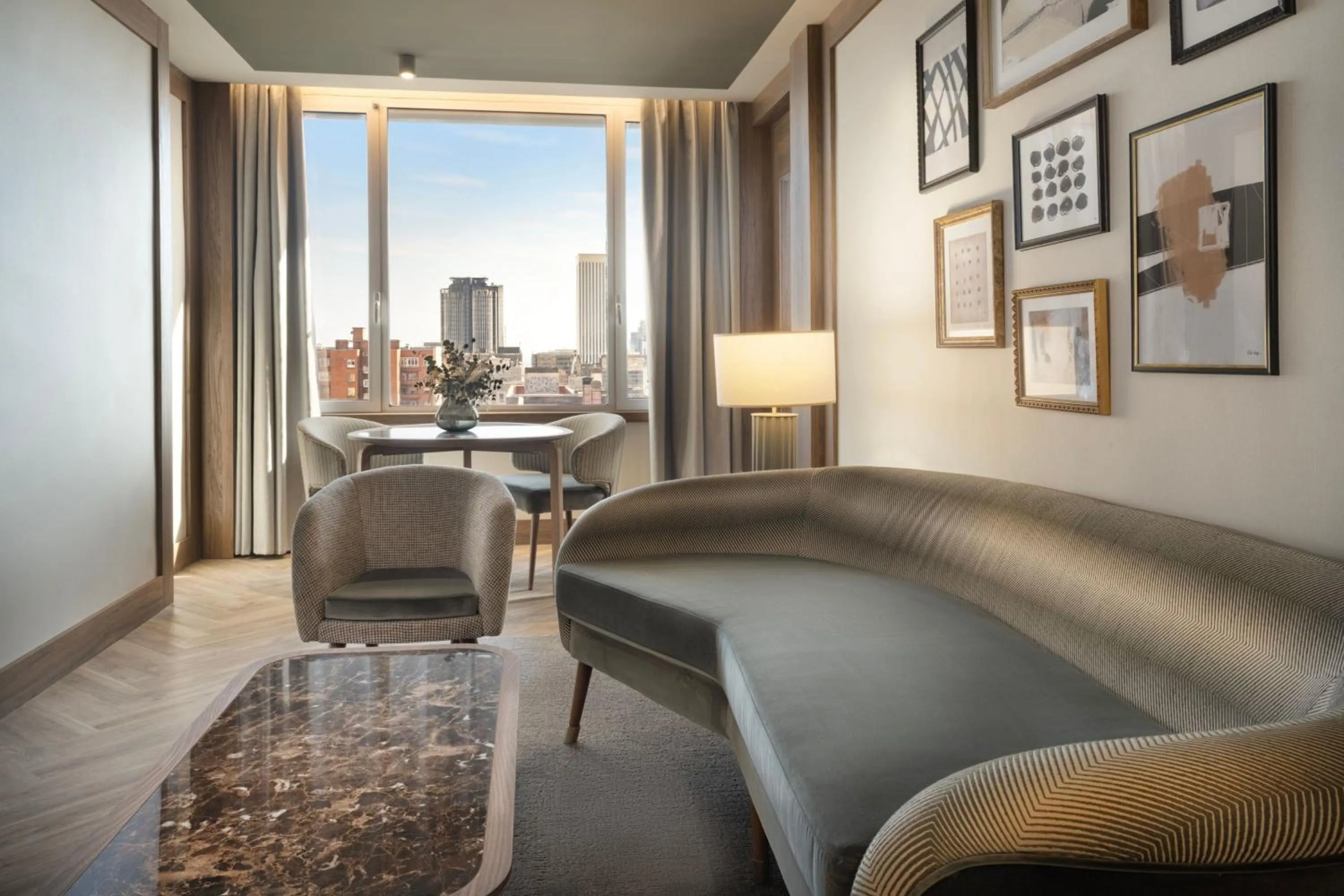 Photo of the whole room in The Westin Madrid Cuzco