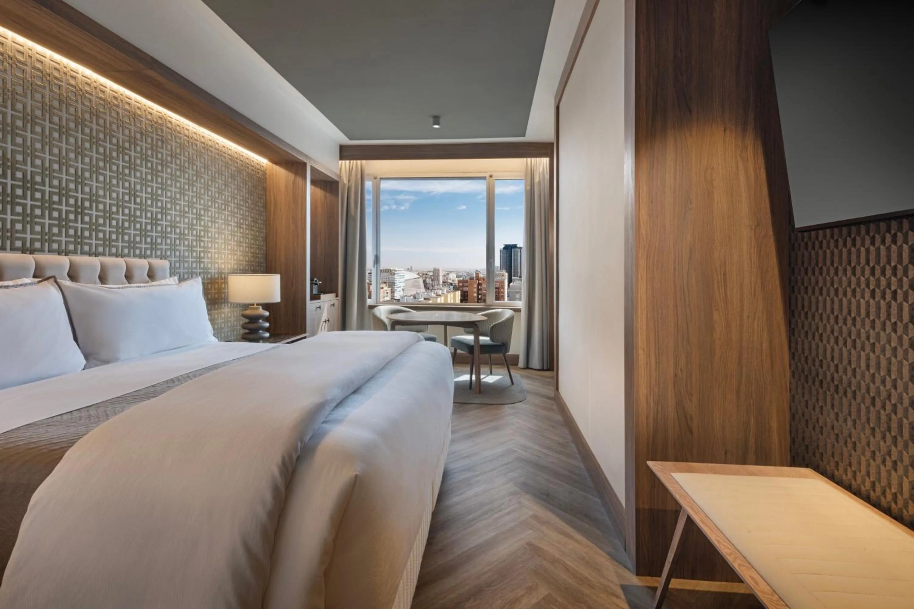 Photo of the whole room, Bed in The Westin Madrid Cuzco