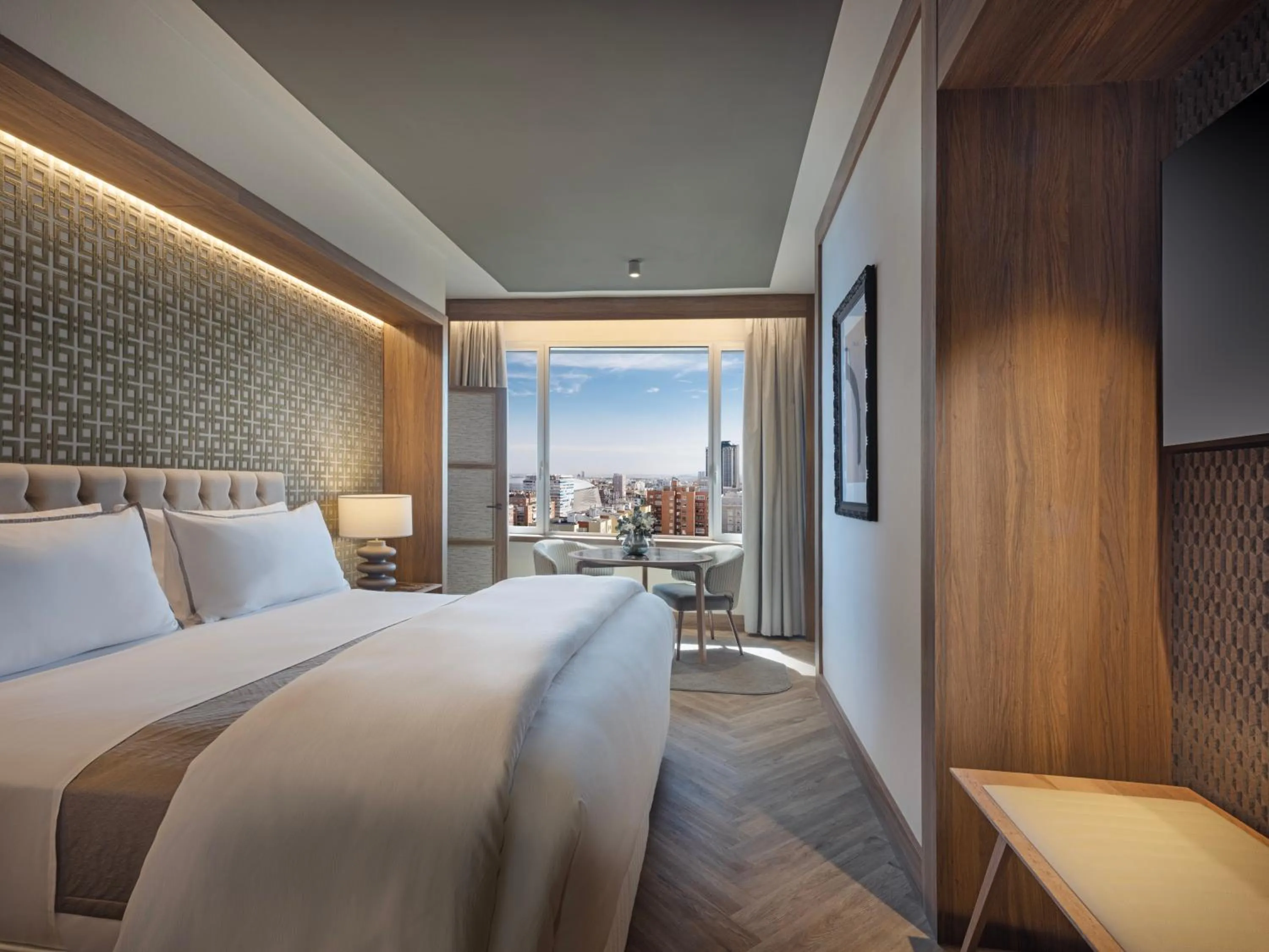 Bed in The Westin Madrid Cuzco