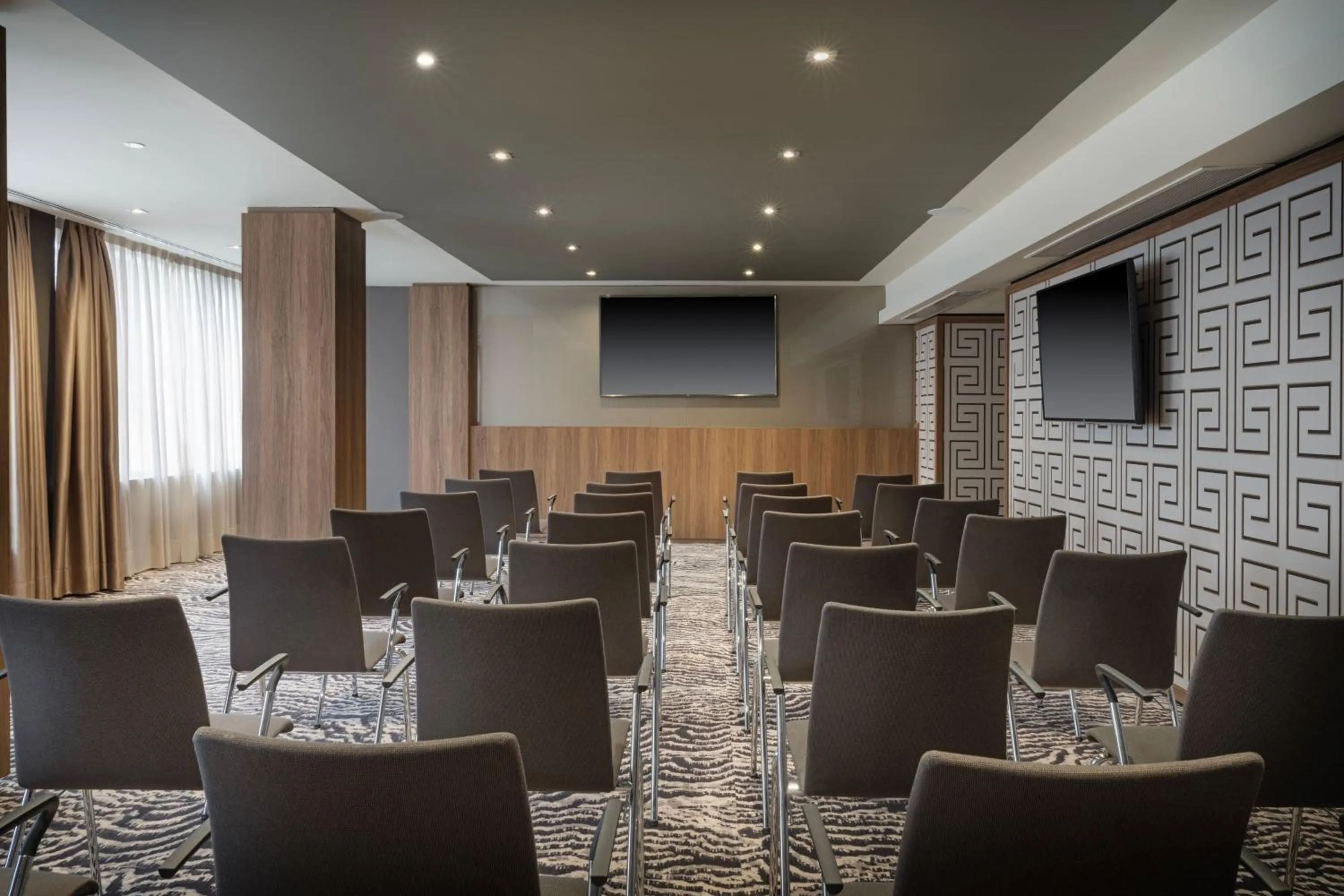 Entertainment in The Westin Madrid Cuzco