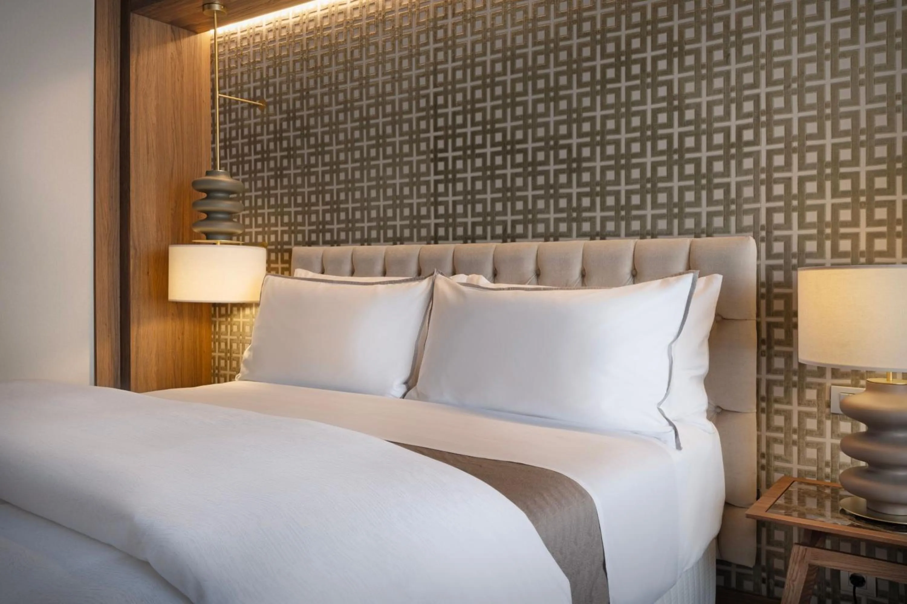 Photo of the whole room, Bed in The Westin Madrid Cuzco