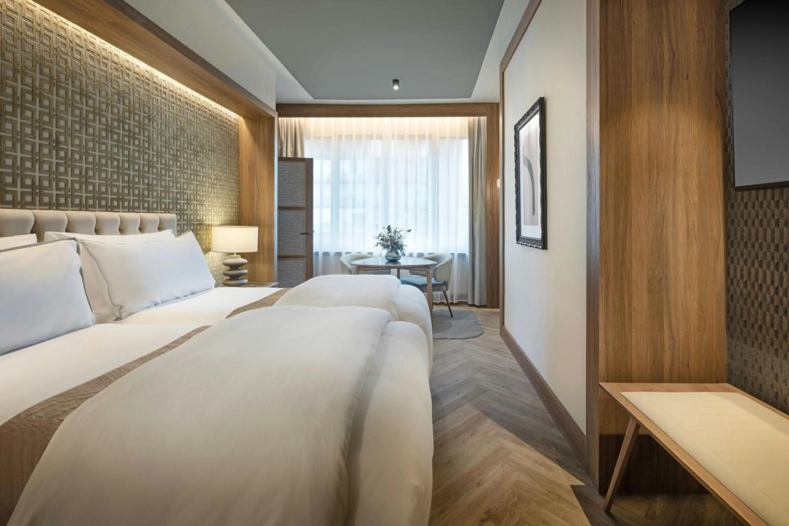 Photo of the whole room, Bed in The Westin Madrid Cuzco