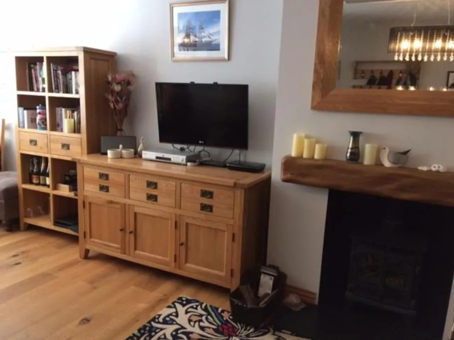 TV and multimedia in River Road, Littlehampton, Executive Apartment