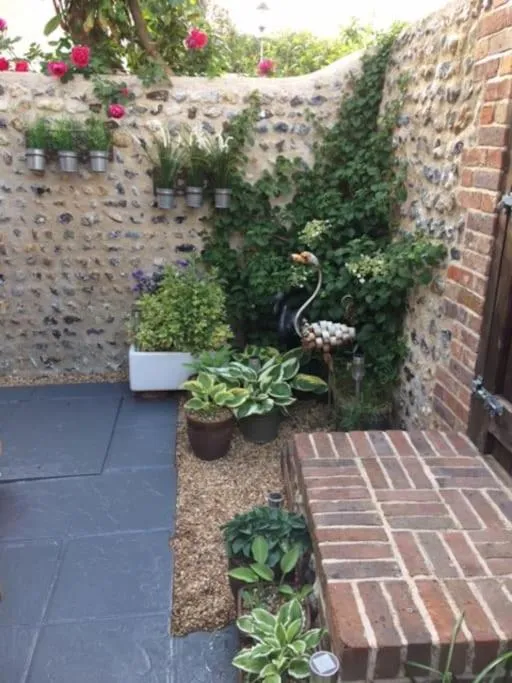 Day in River Road, Littlehampton, Executive Apartment