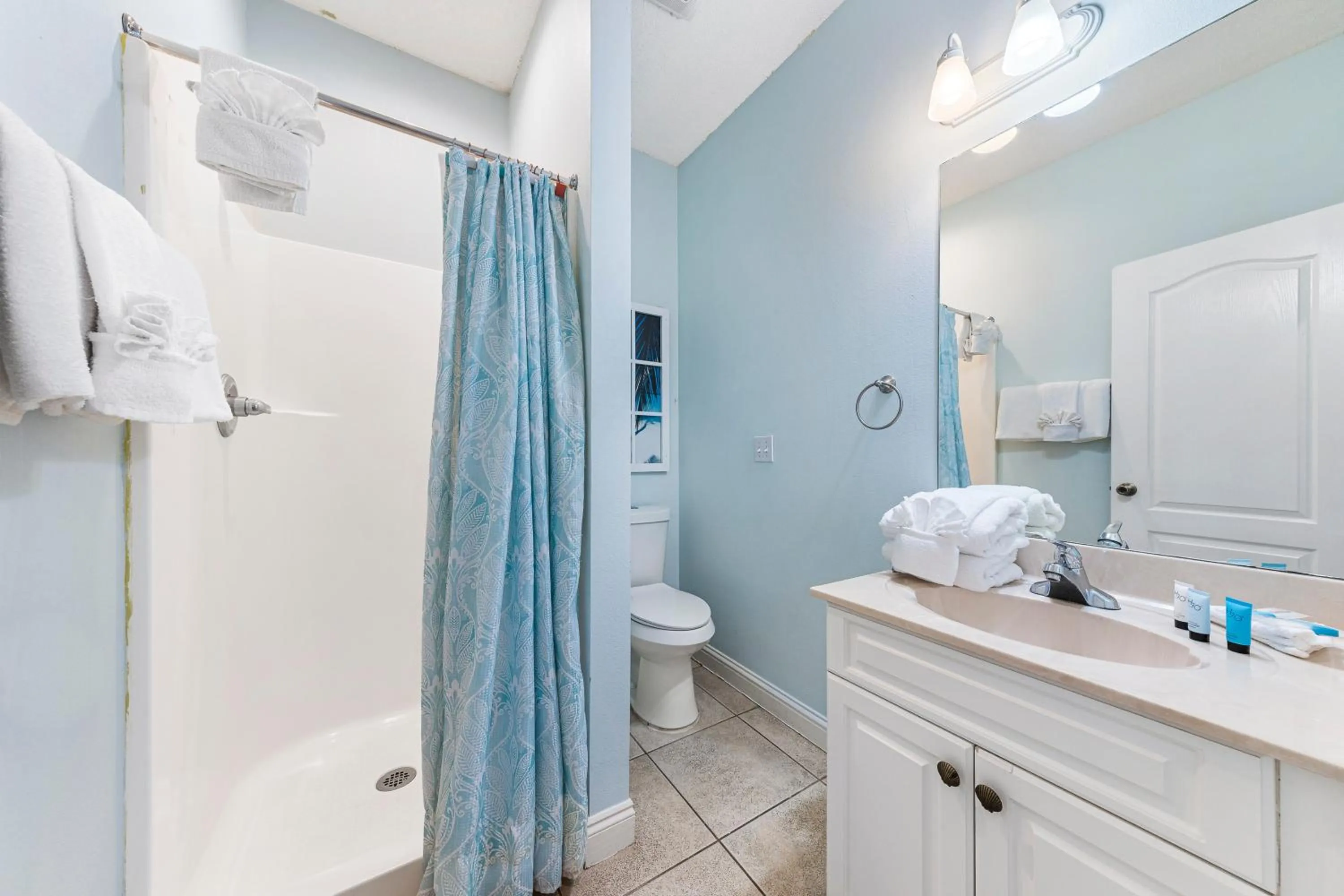 Bathroom in Turtle's Nest West