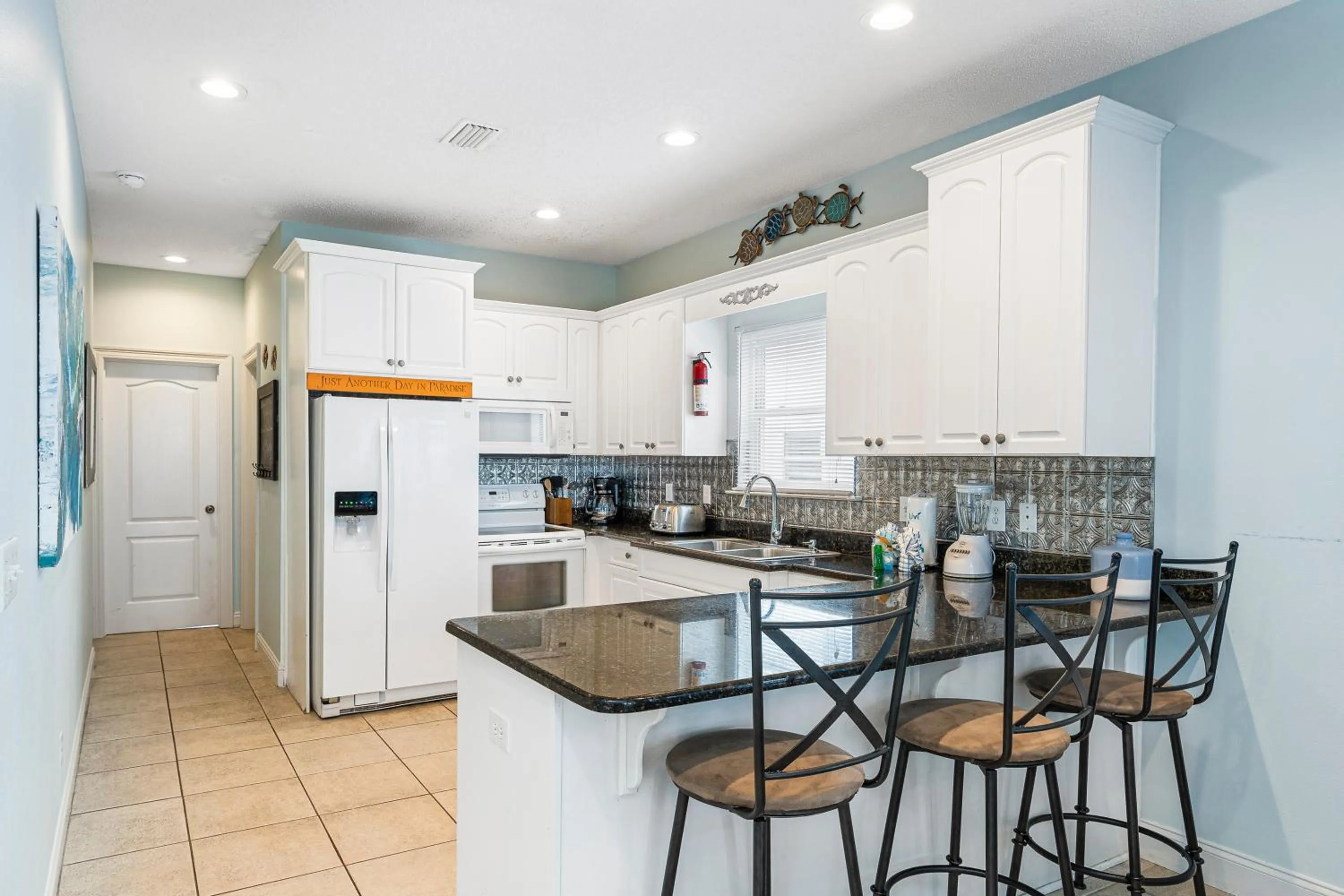 Kitchen or kitchenette in Turtle's Nest West