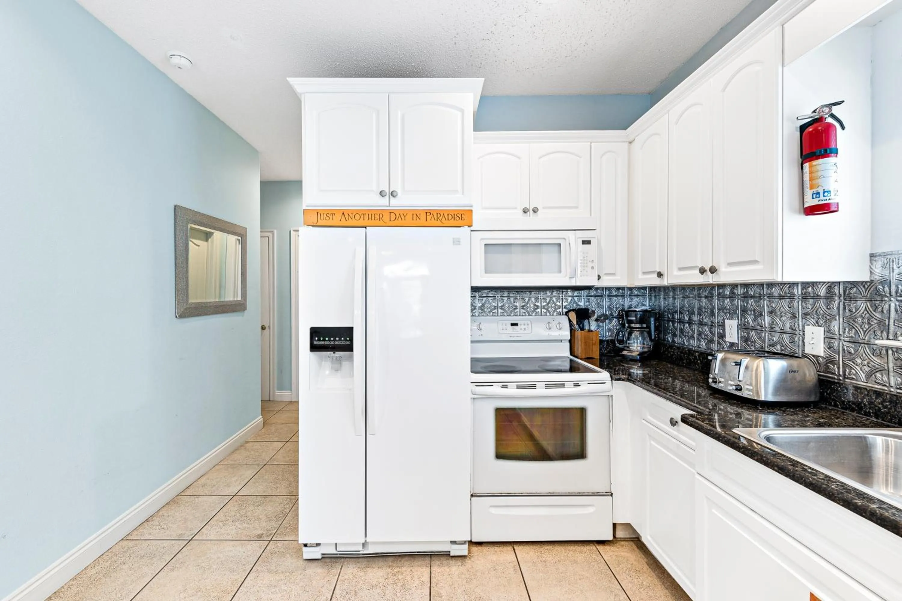 Kitchen or kitchenette in Turtle's Nest West