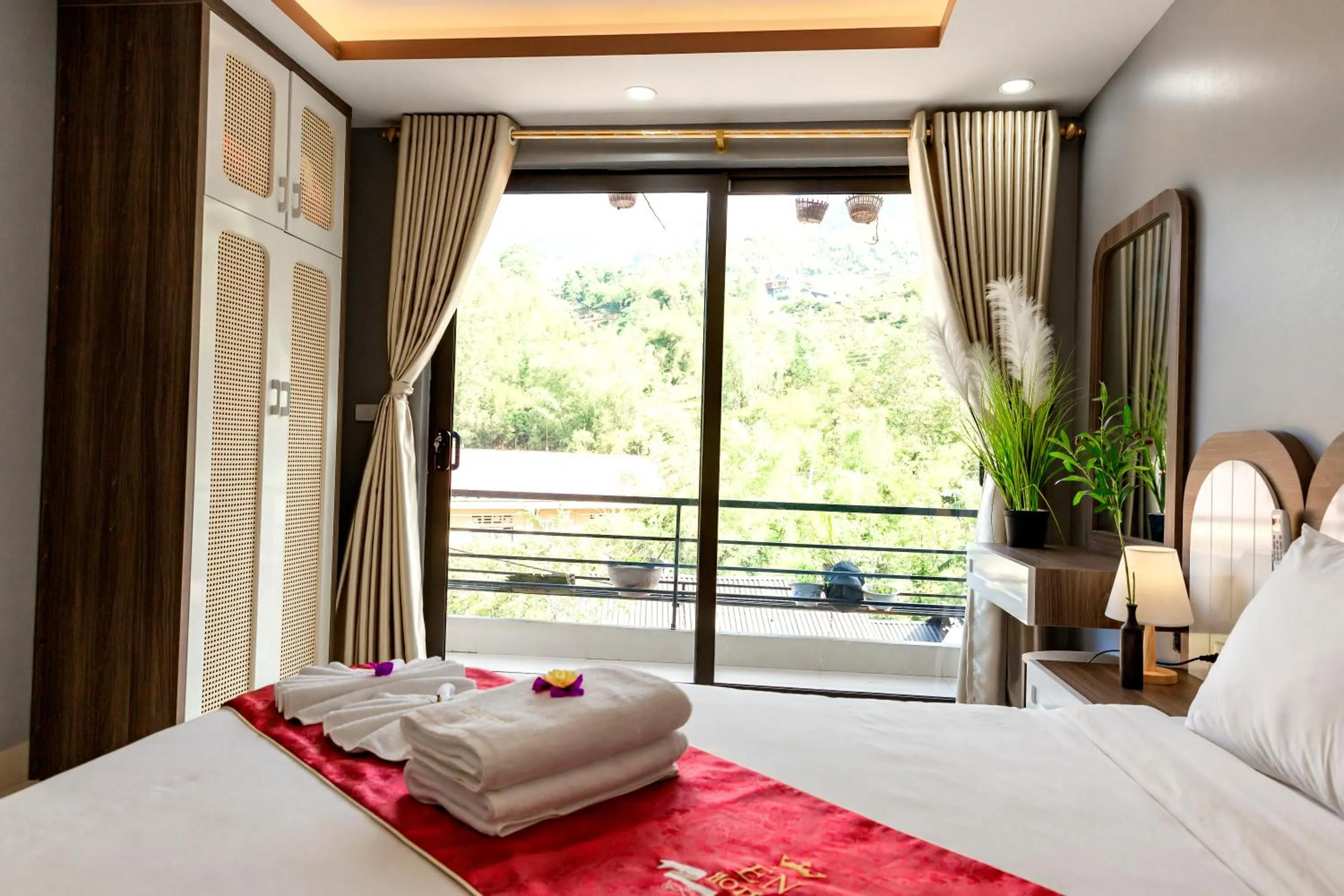 View (from property/room), Bed in En Hotel Sapa