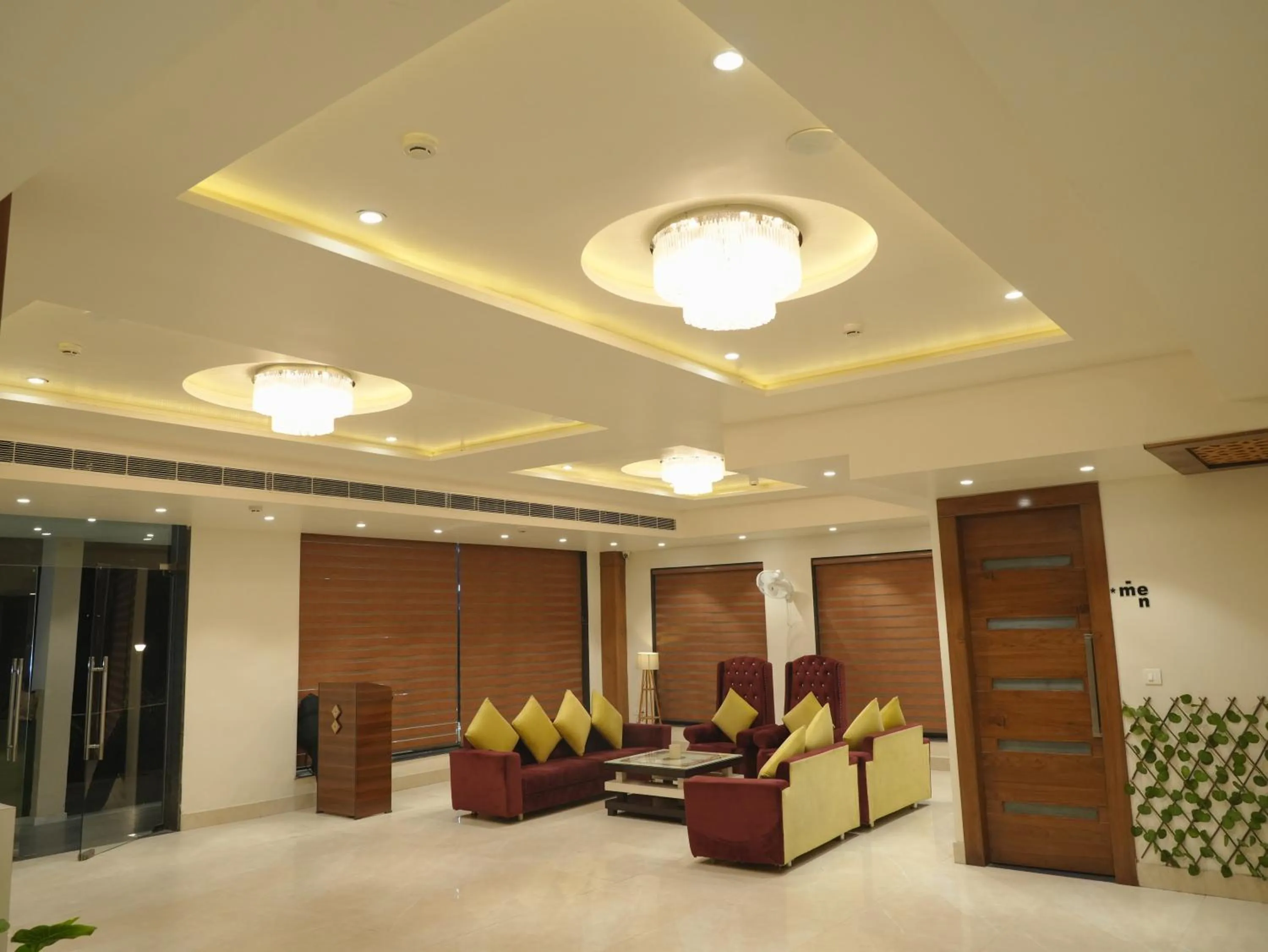Seating area in Comfort Hotel Amritsar by Choice Hotels