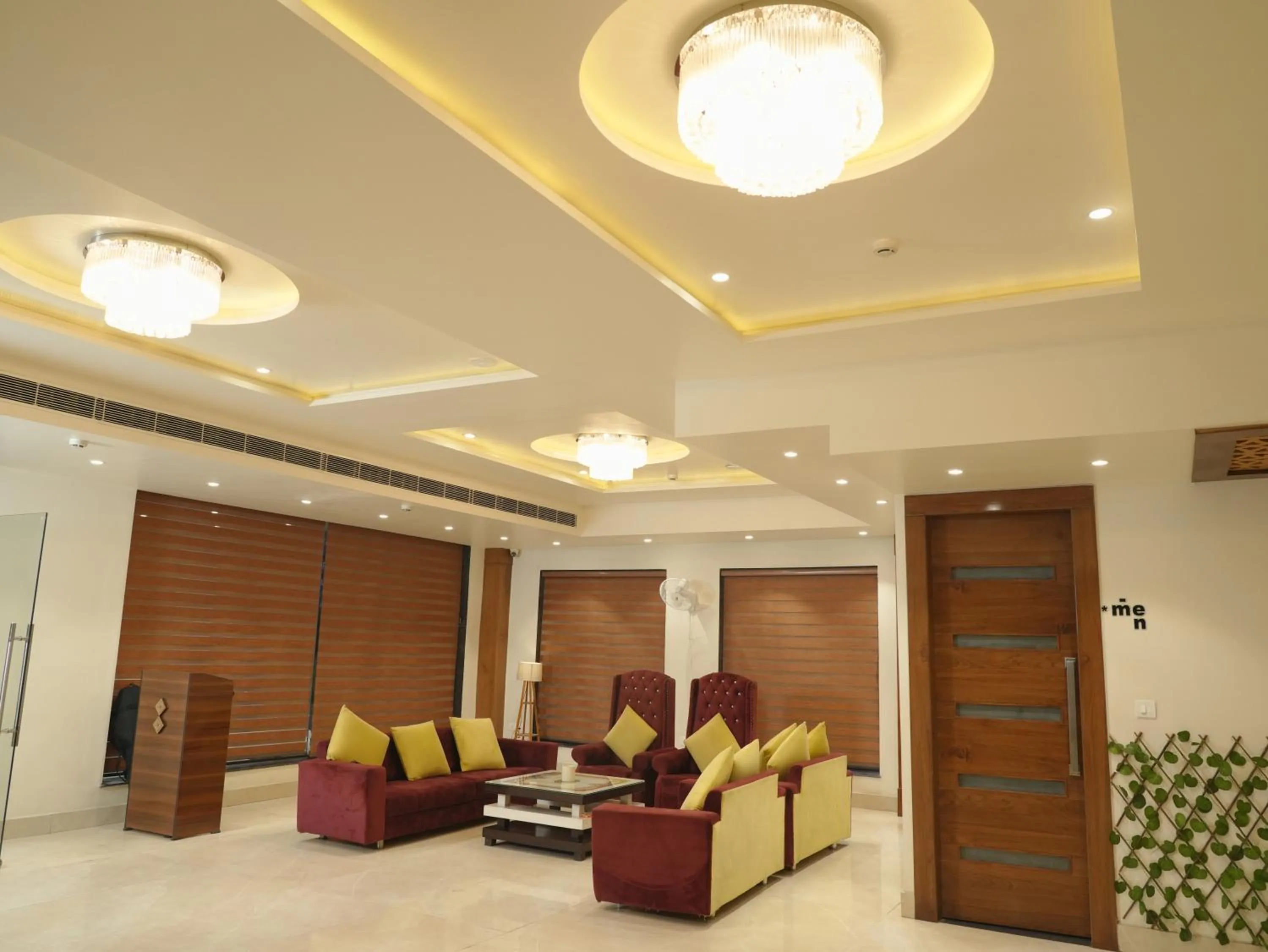 Seating area in Comfort Hotel Amritsar by Choice Hotels