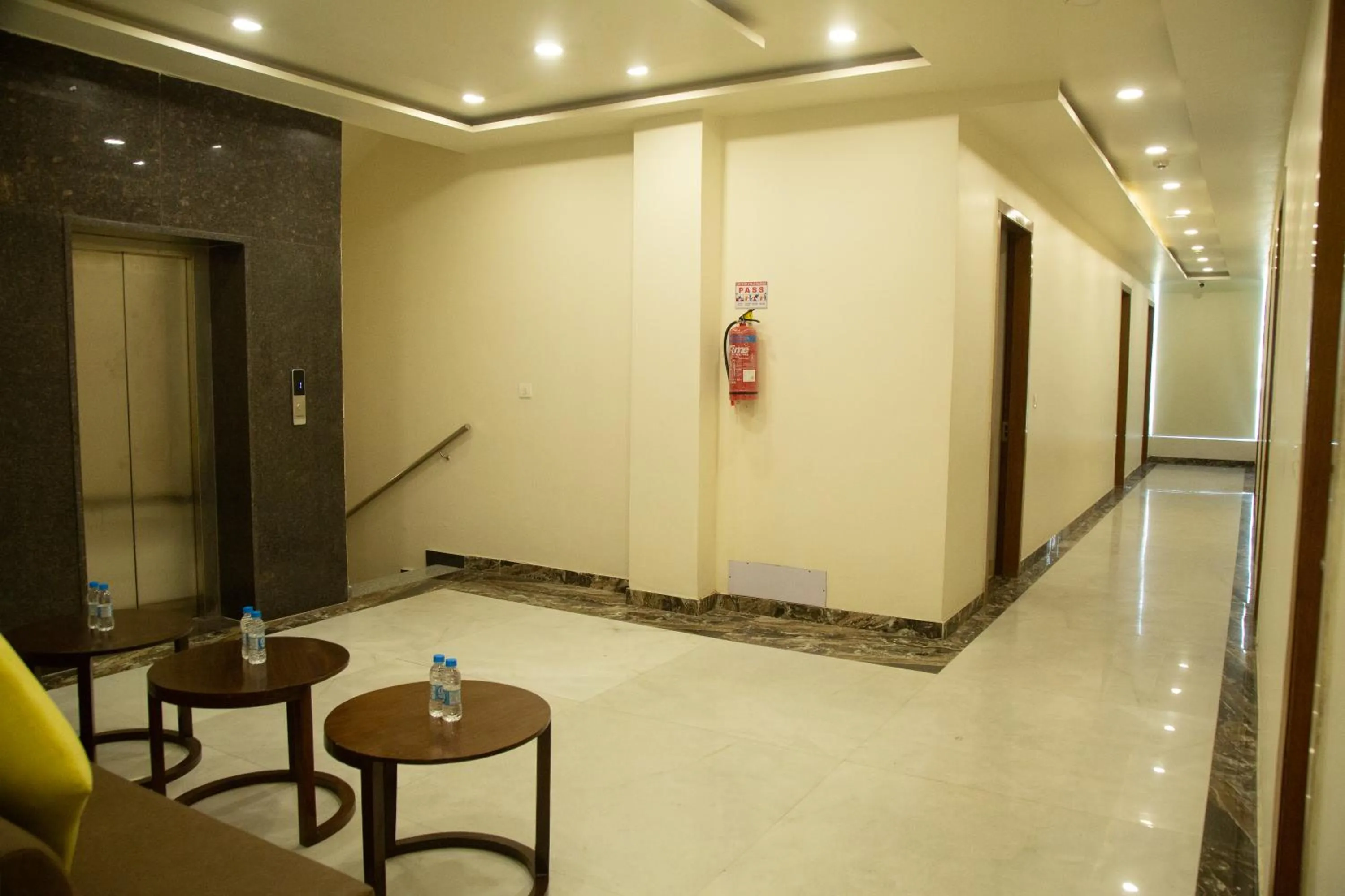 Seating area in Comfort Hotel Amritsar by Choice Hotels