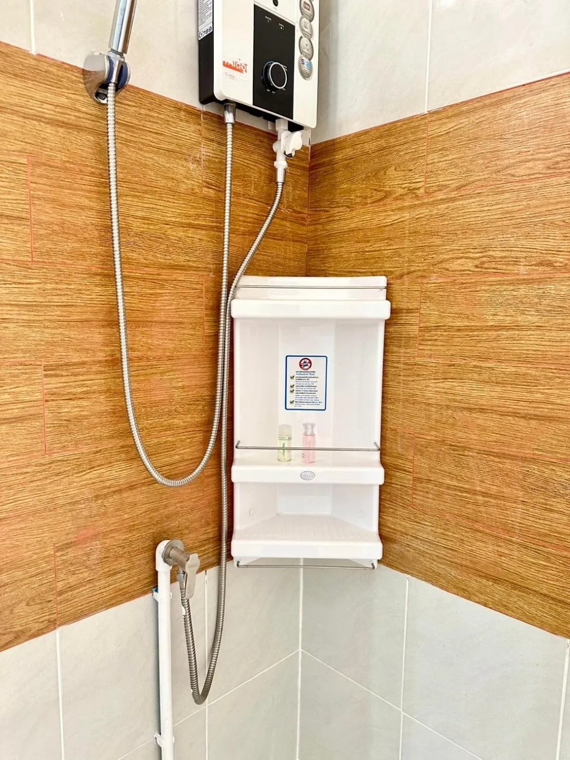 Shower in Marc Hotel Maesai